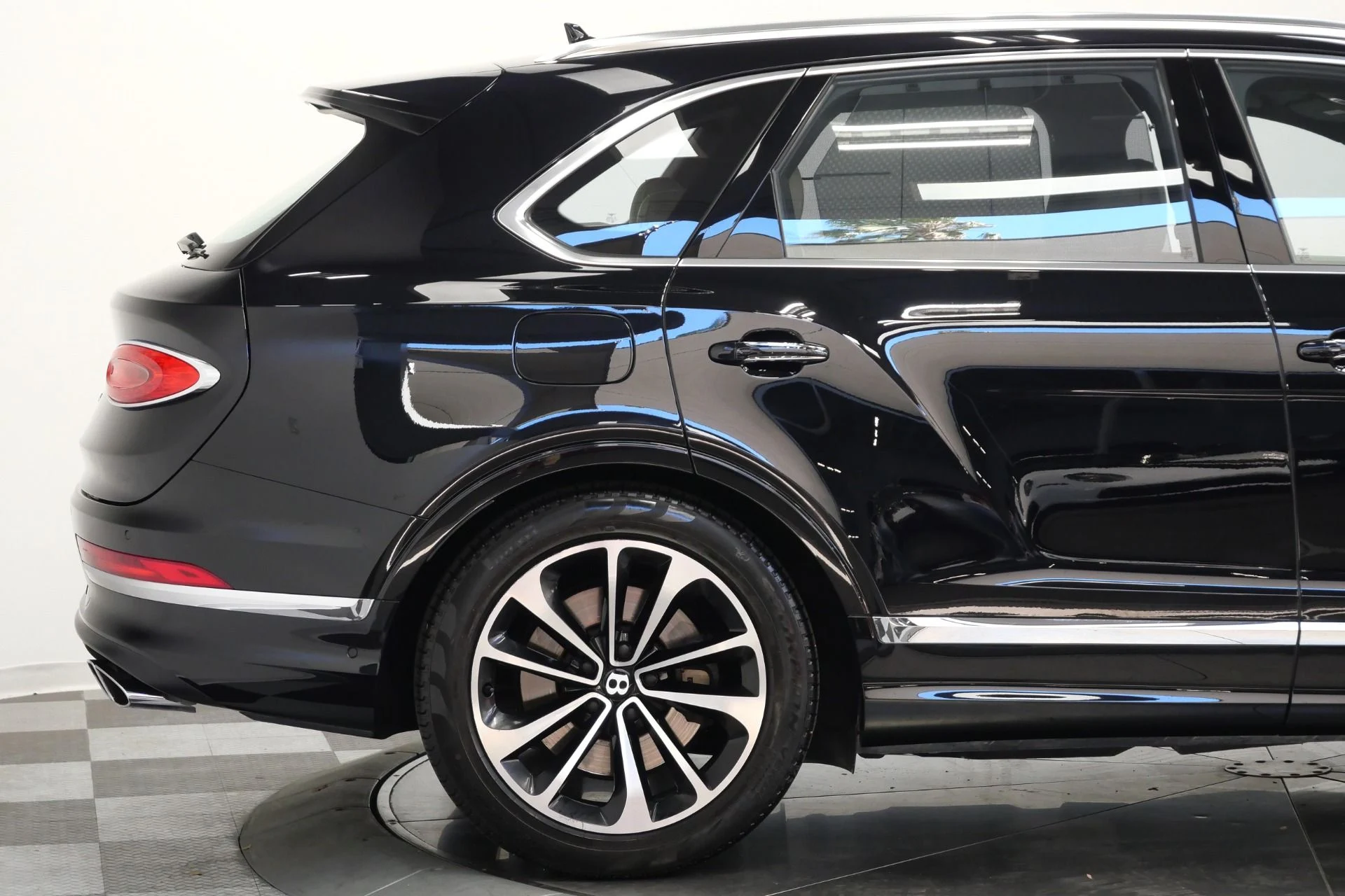 mph045_2566791276_Used_2023_Bentley_Bentayga_V8_Touring_Specification_Front_Seat_Comfort_Specification_1783533314_e45363c6bf