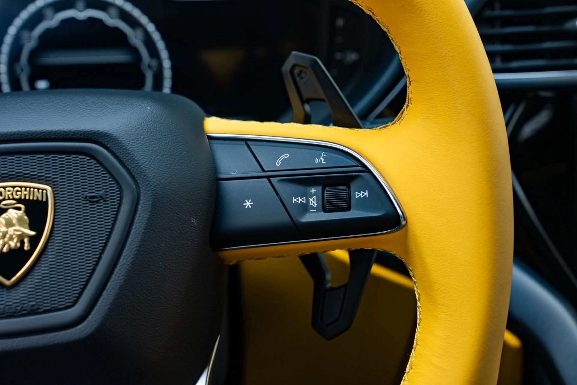 mph045_2588039455_Used_2024_Lamborghini_Urus_S_1778704805_31236746f5