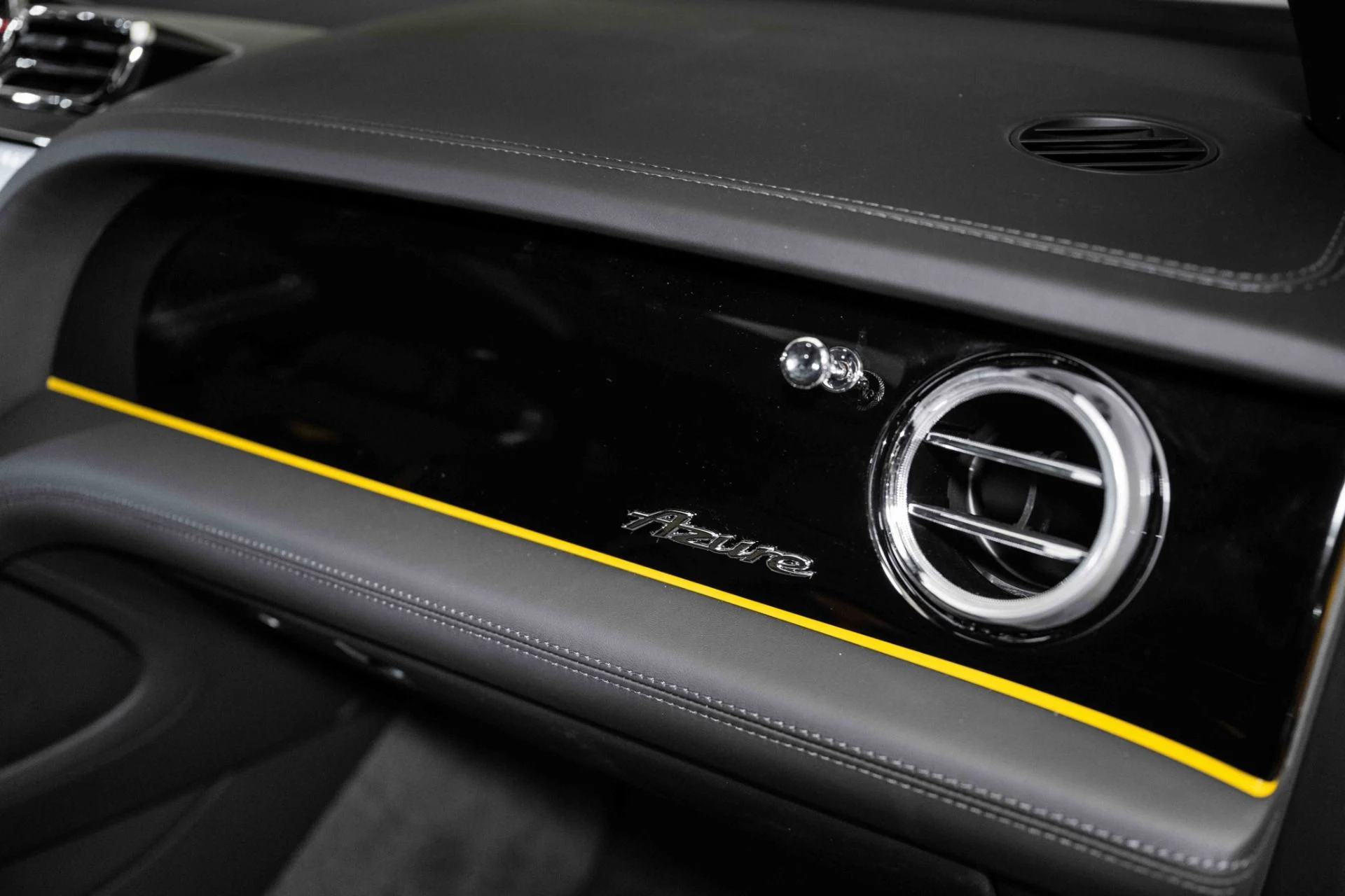 mph045_2596933891_Used_2024_Bentley_Bentayga_Azure_V8_1721581484_6690496579