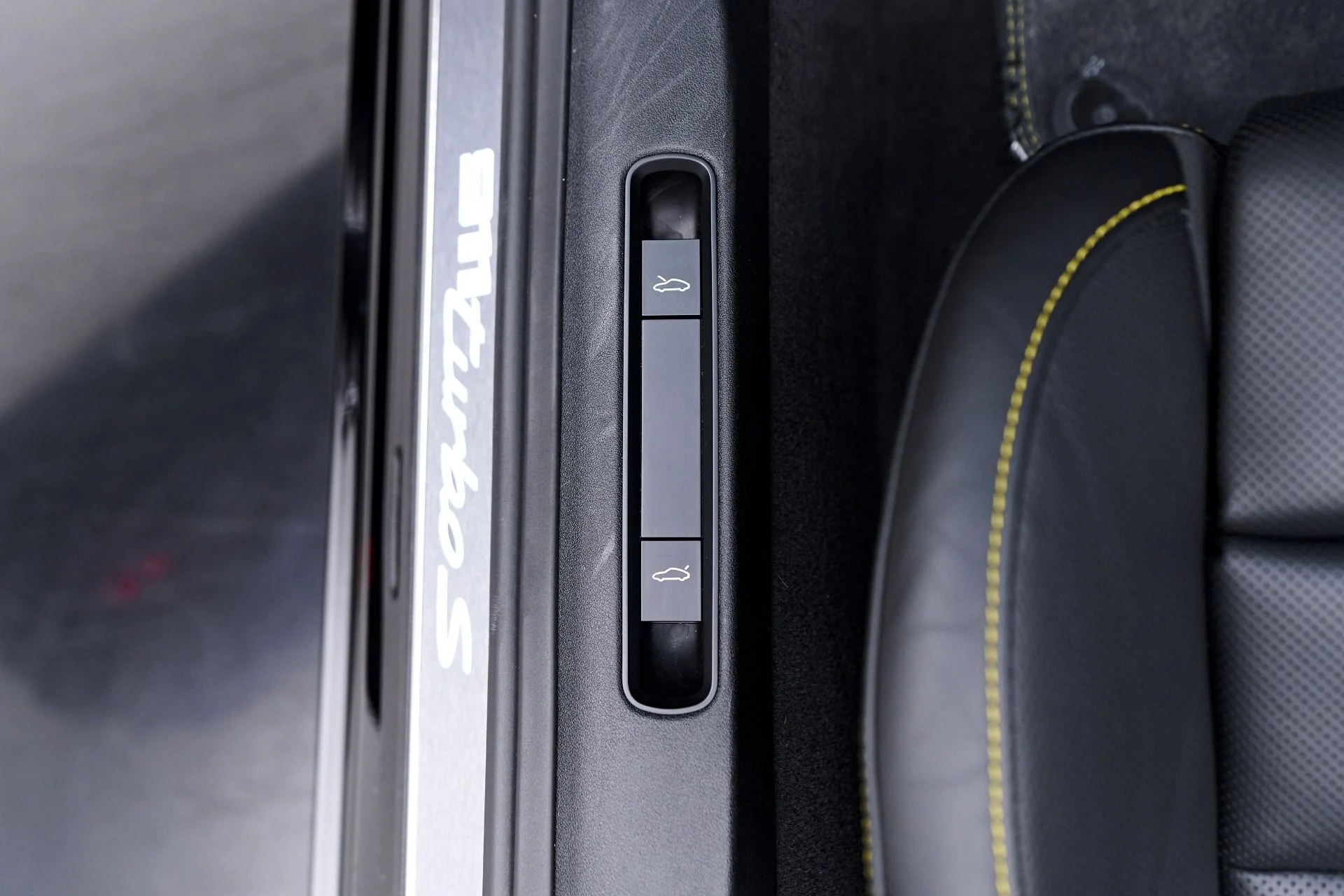 mph045_2608788777_Used_2021_Porsche_911_Turbo_S_1755568344_03eae7fc79