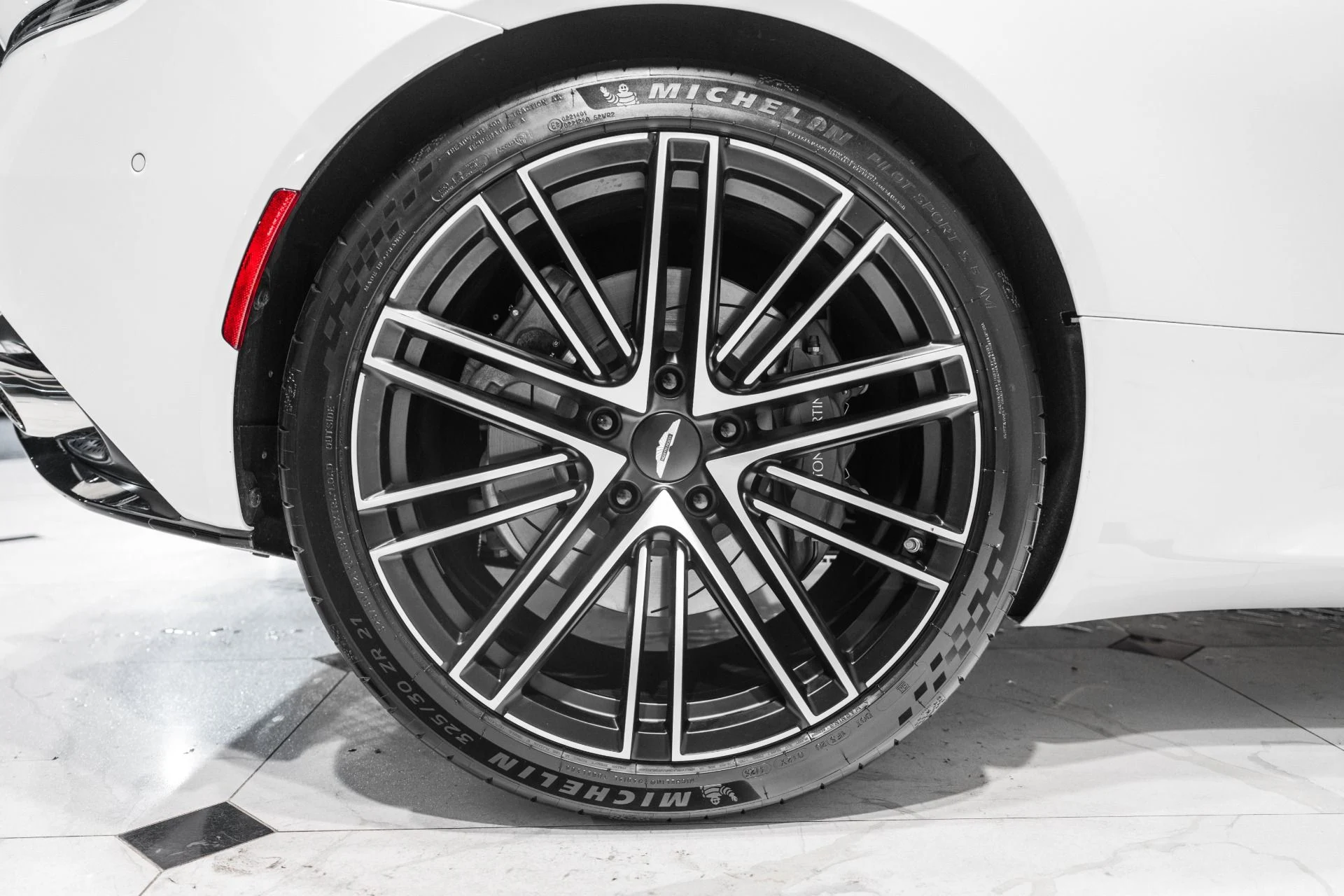 mph045_2621166036_Used_2024_Aston_Martin_DB_12_V8_COUPE_1784304834_07001893c9