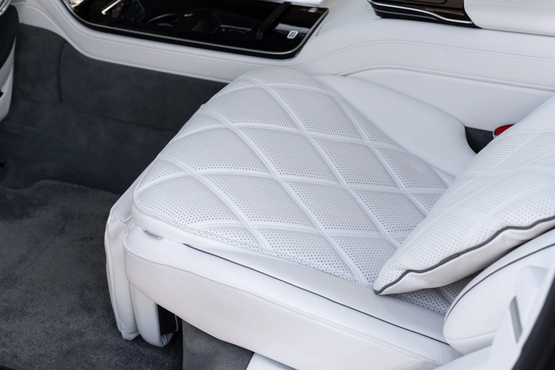 mph045_2632460115_Used_2022_Mercedes_Benz_S_Class_Mercedes_Maybach_S_580_4_MATIC_1769453531_fef4283413