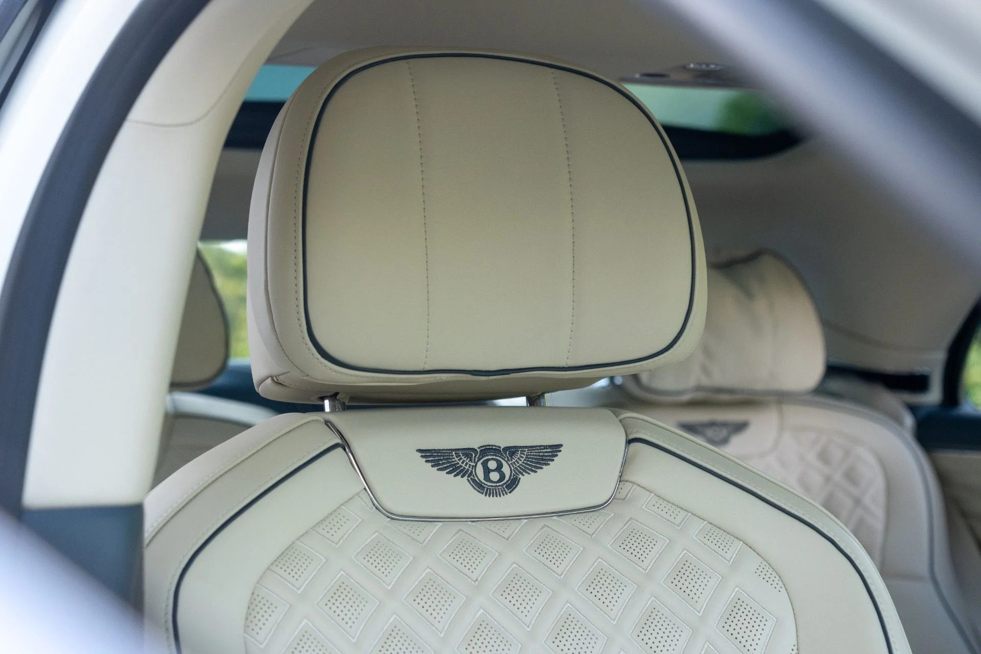 mph045_2639242452_Used_2021_Bentley_Flying_Spur_W12_1764864946_f9f25ff96c