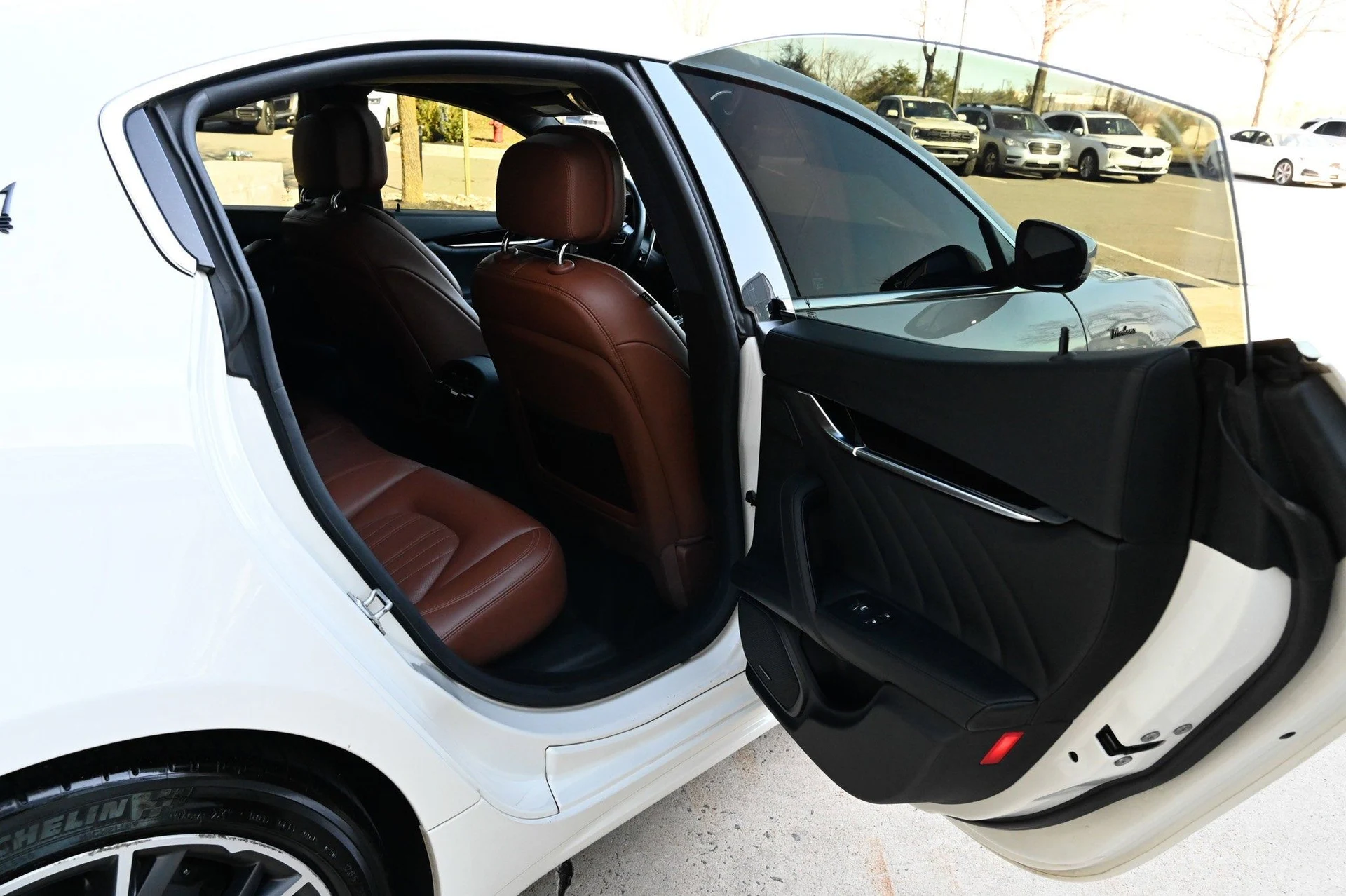 mph045_2644725342_0cc8f4dee7144fb3bd9fadad6364214b_6bb1833992