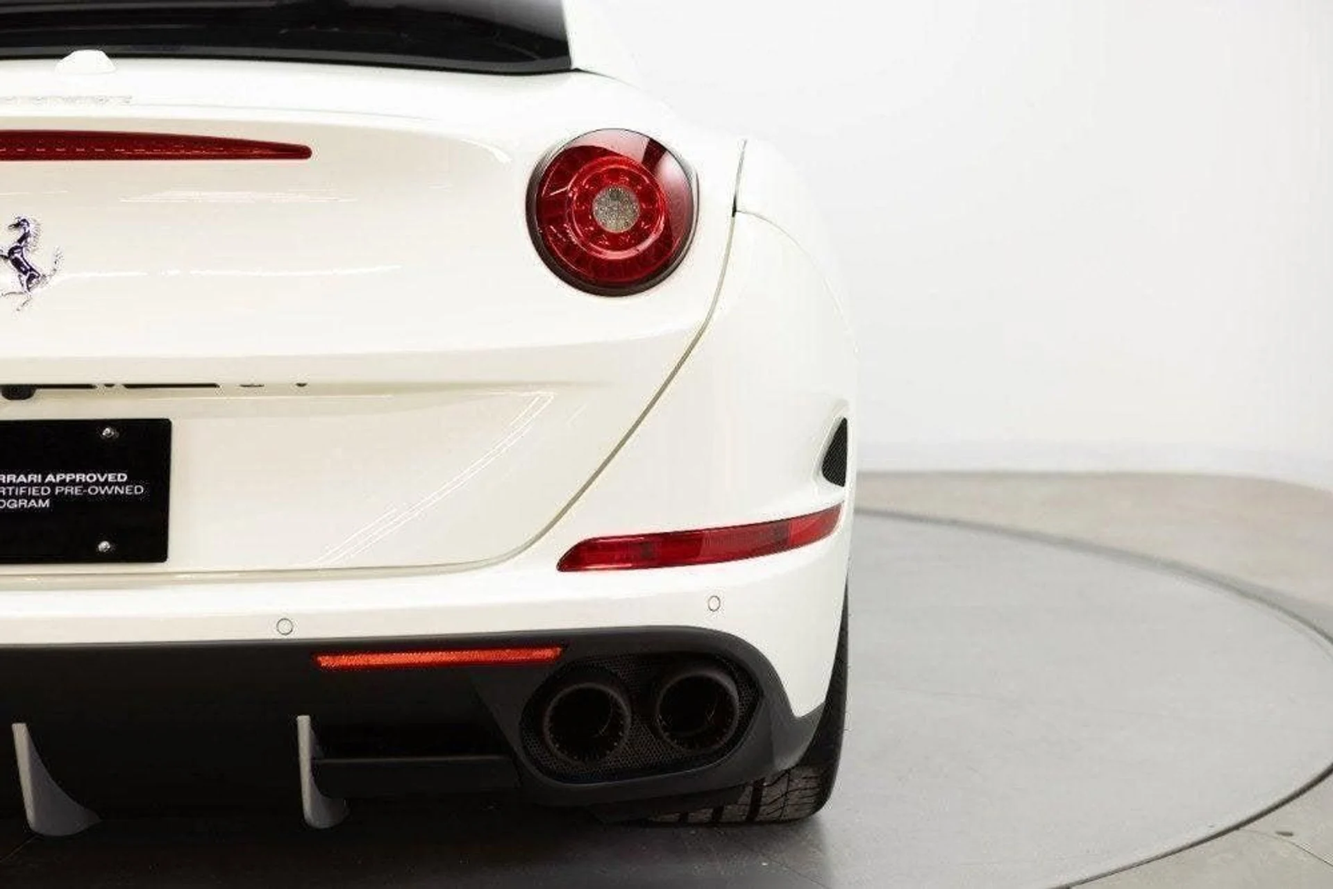 mph045_264889133_Used_2016_Ferrari_California_T_1777368222_7cd4dcd0ba