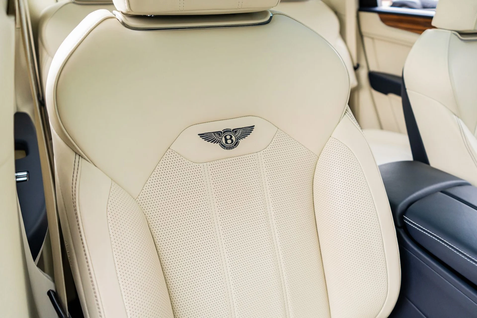 mph045_2660083460_be1254f7_b07d_43ff_ac67_d533236afe04_f0c4735344