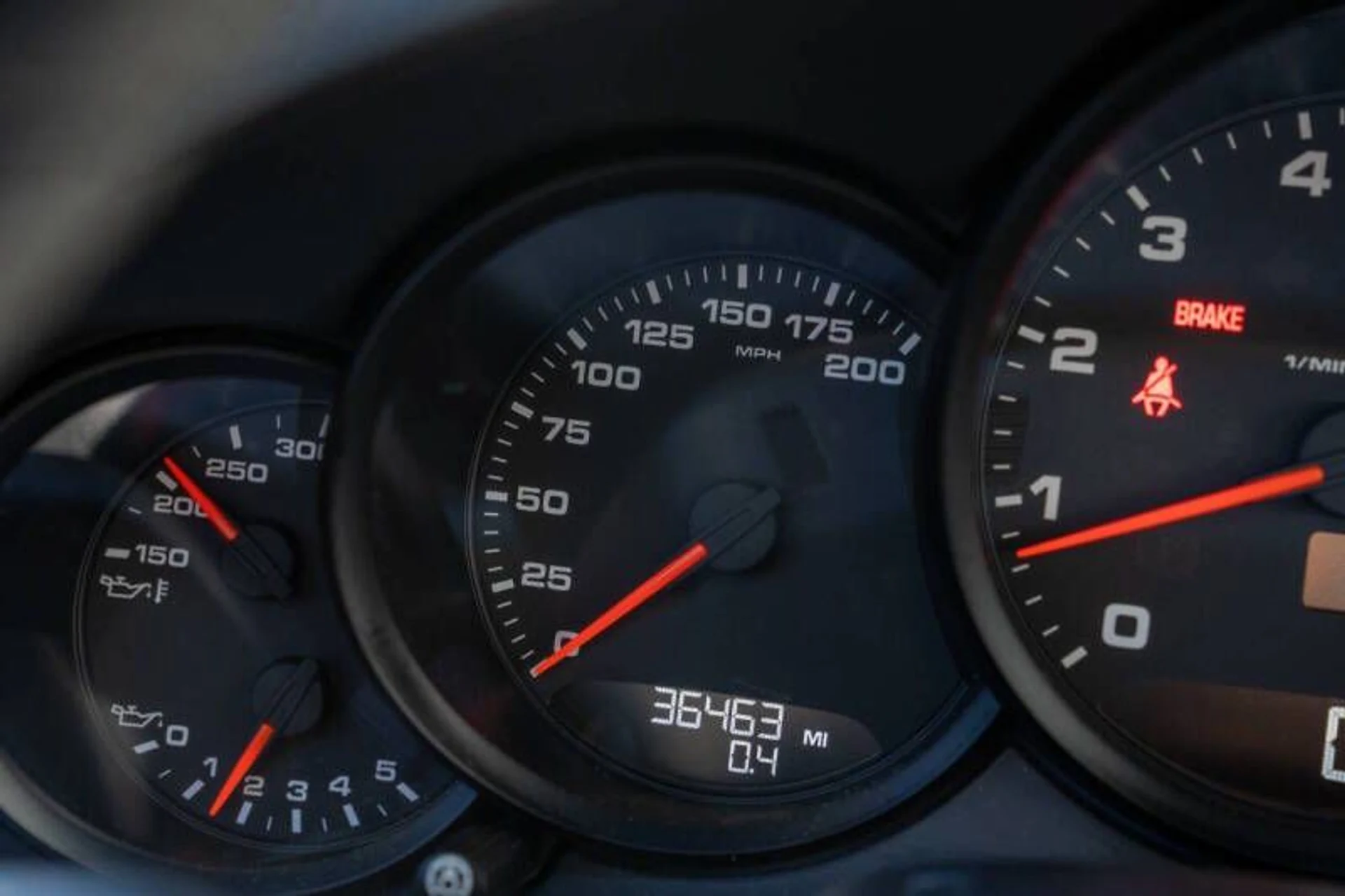 mph045_2666418597_2013_porsche_911_carrera_2dr_coupe_11d11bd04d