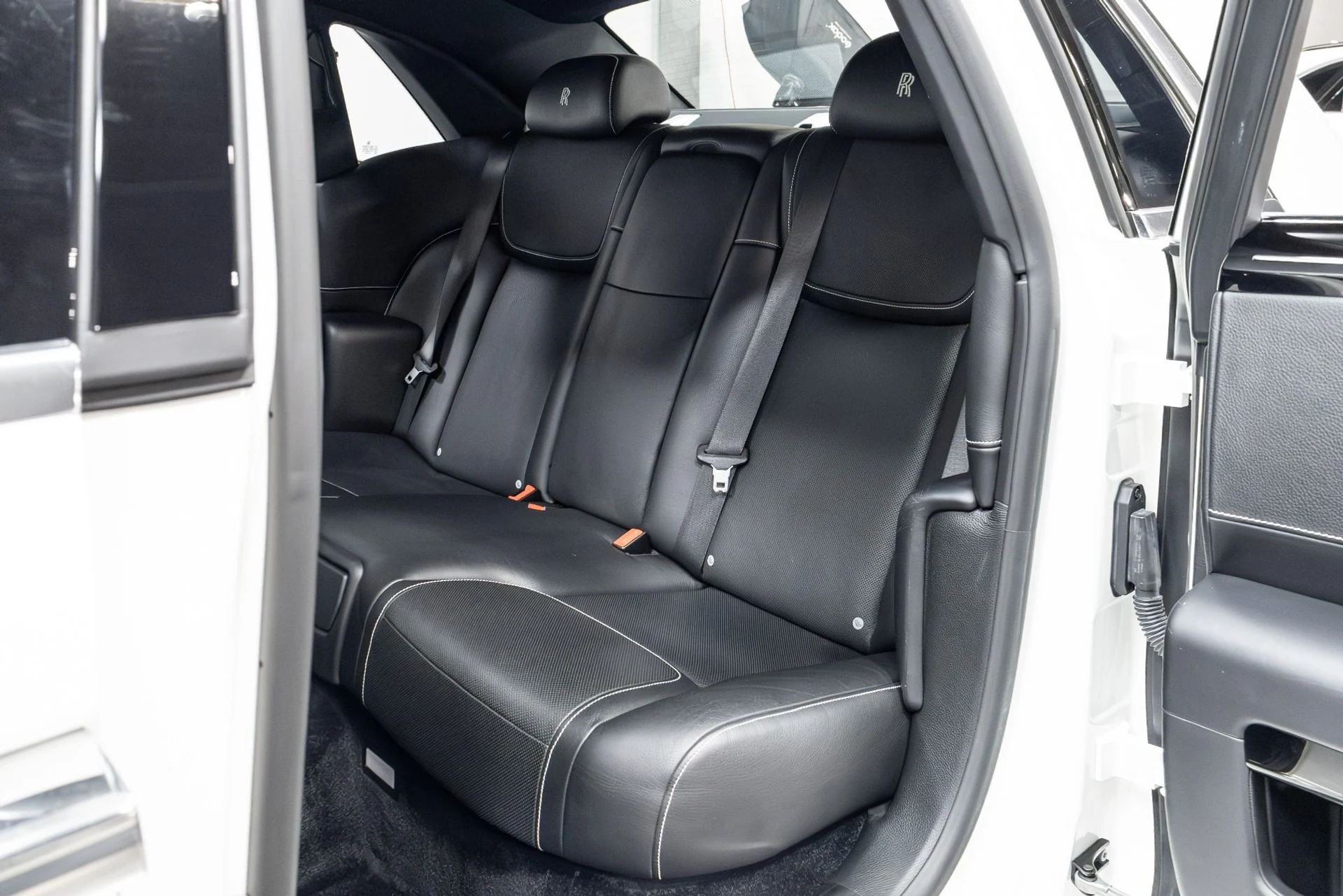 mph045_2699067289_Used_2016_Rolls_Royce_Ghost_1775019332_26b6757517