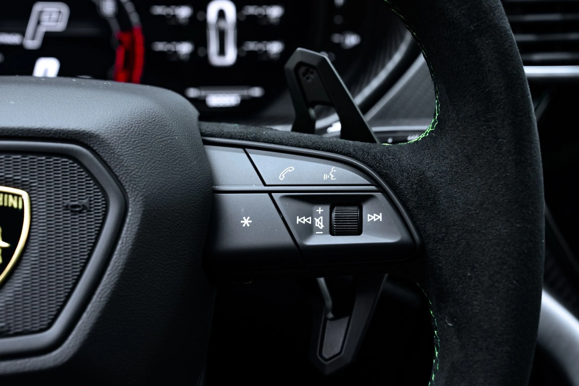 mph045_2704076170_Used_2023_Lamborghini_Urus_Performante_1776122813_08a81f22b5