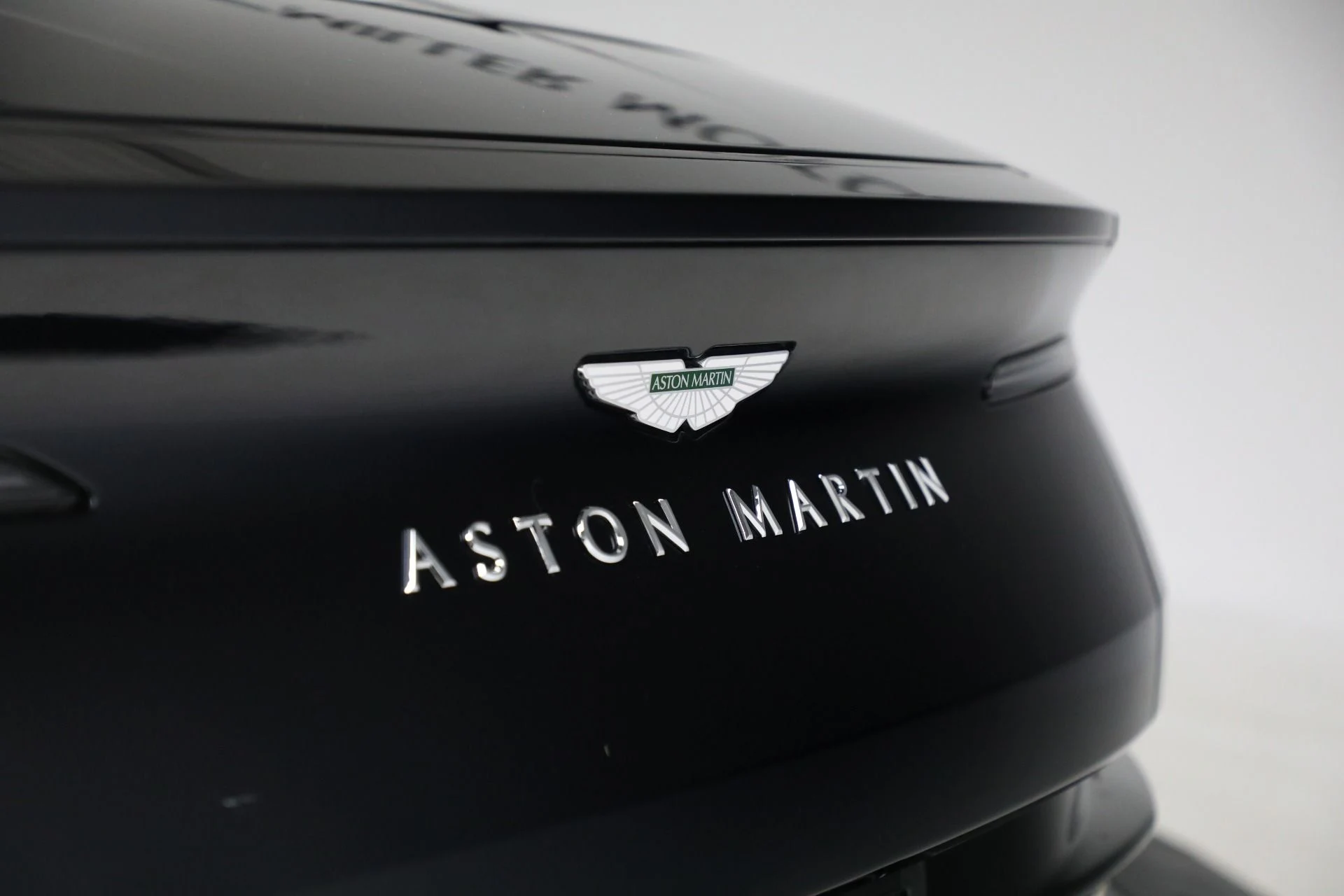 mph045_2720855771_Used_2022_Aston_Martin_DB_11_Volante_c5ffd12e81
