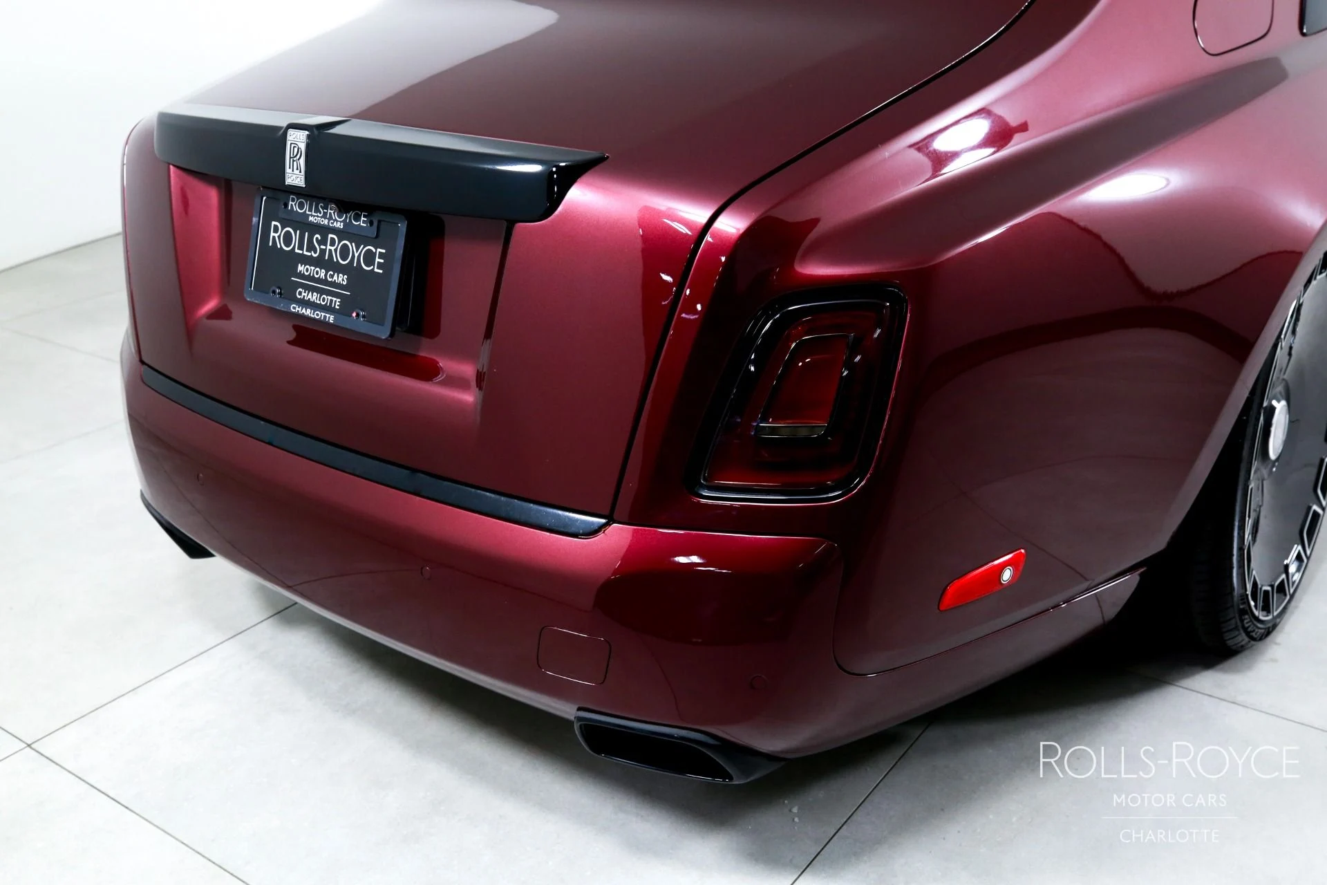 mph045_2727707160_Used_2019_Rolls_Royce_Phantom_1786657076_73a8bb6bae