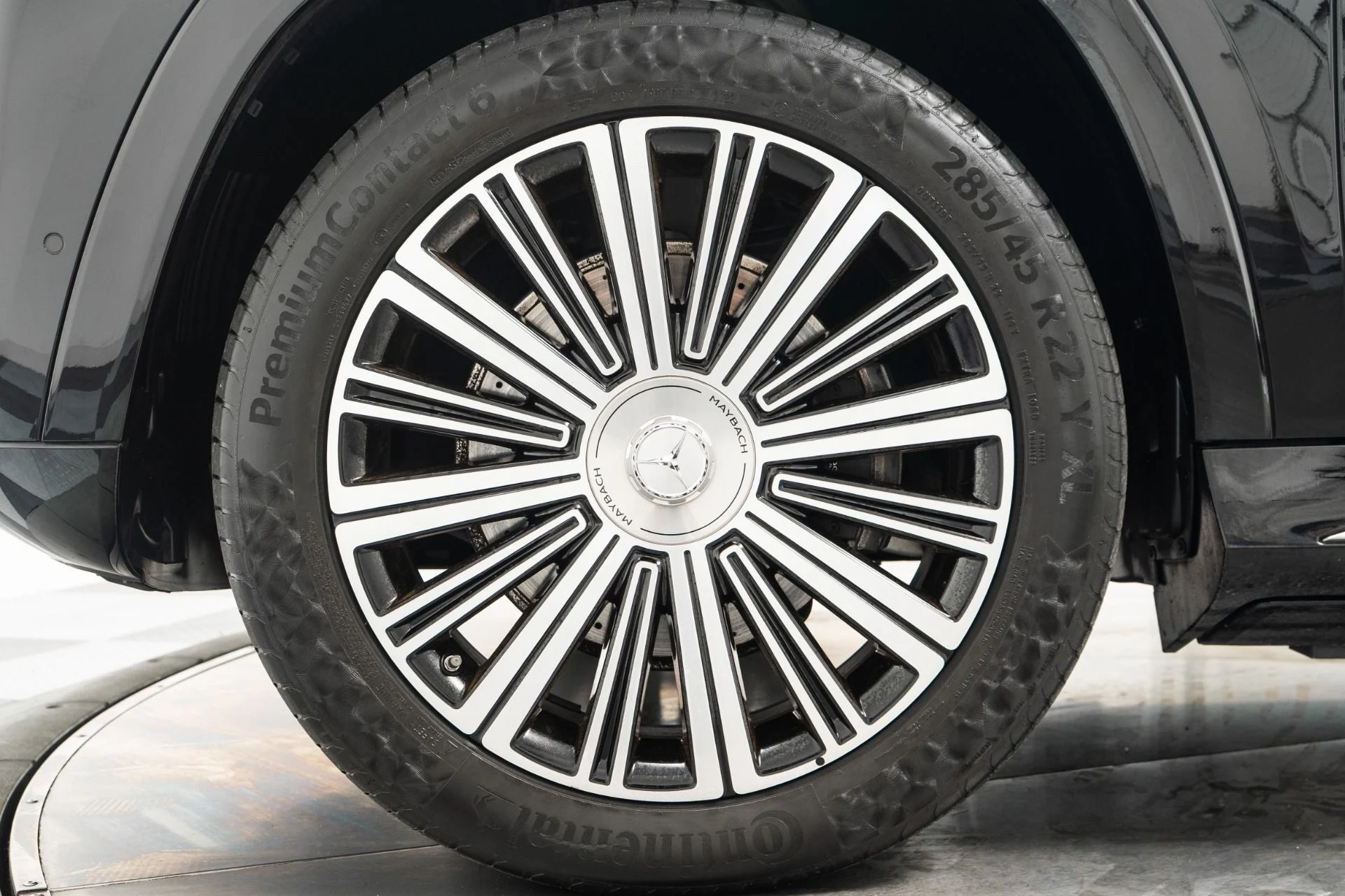 mph045_2736524003_Used_2023_Mercedes_Benz_Maybach_GLS_600_4_MATIC_Factory_Two_Tone_paint_Diamond_Turned_Wheels_Loaded_1757365574_5c6cec716e