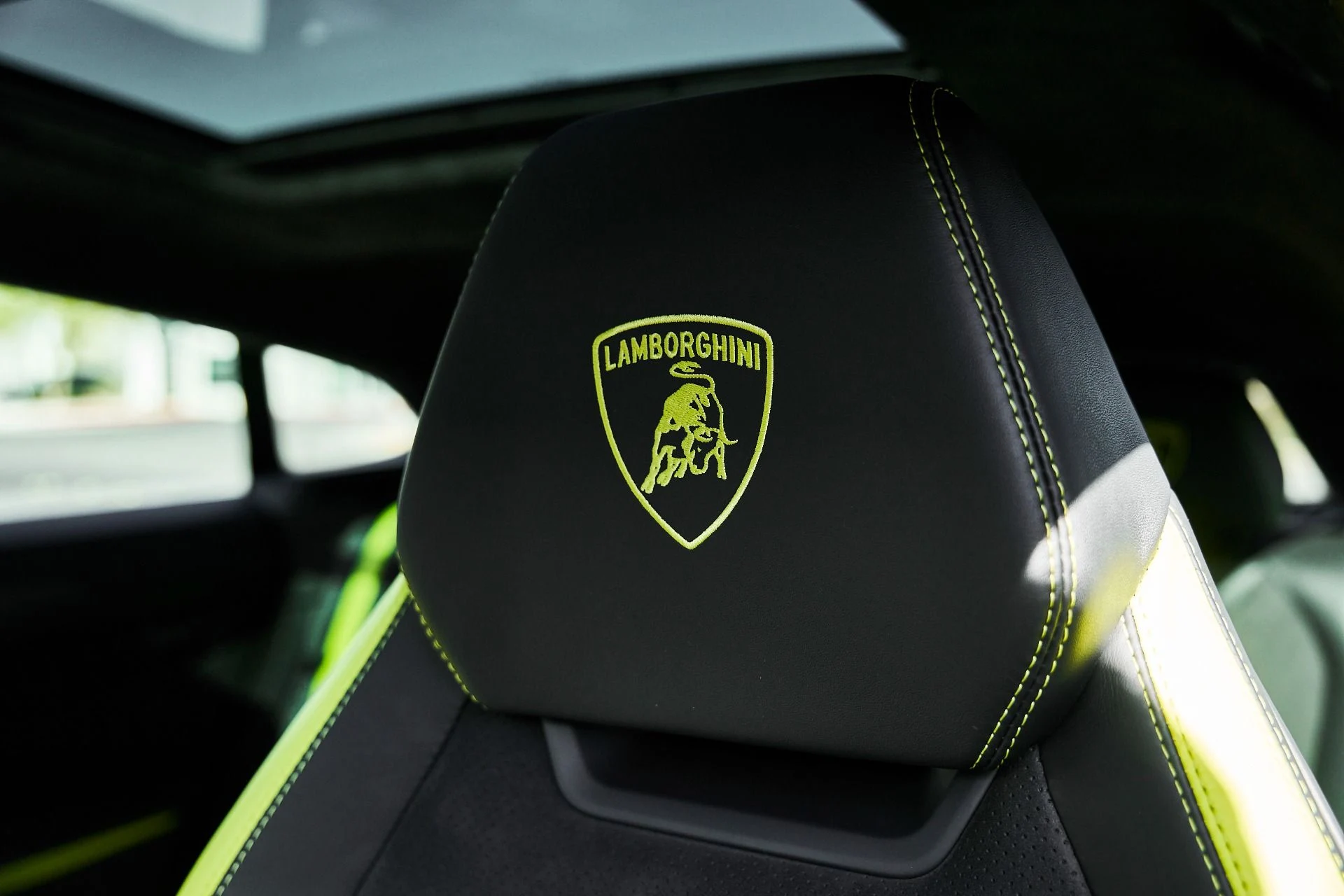 mph045_2737841678_Used_2022_Lamborghini_Urus_1774548634_89981157c6