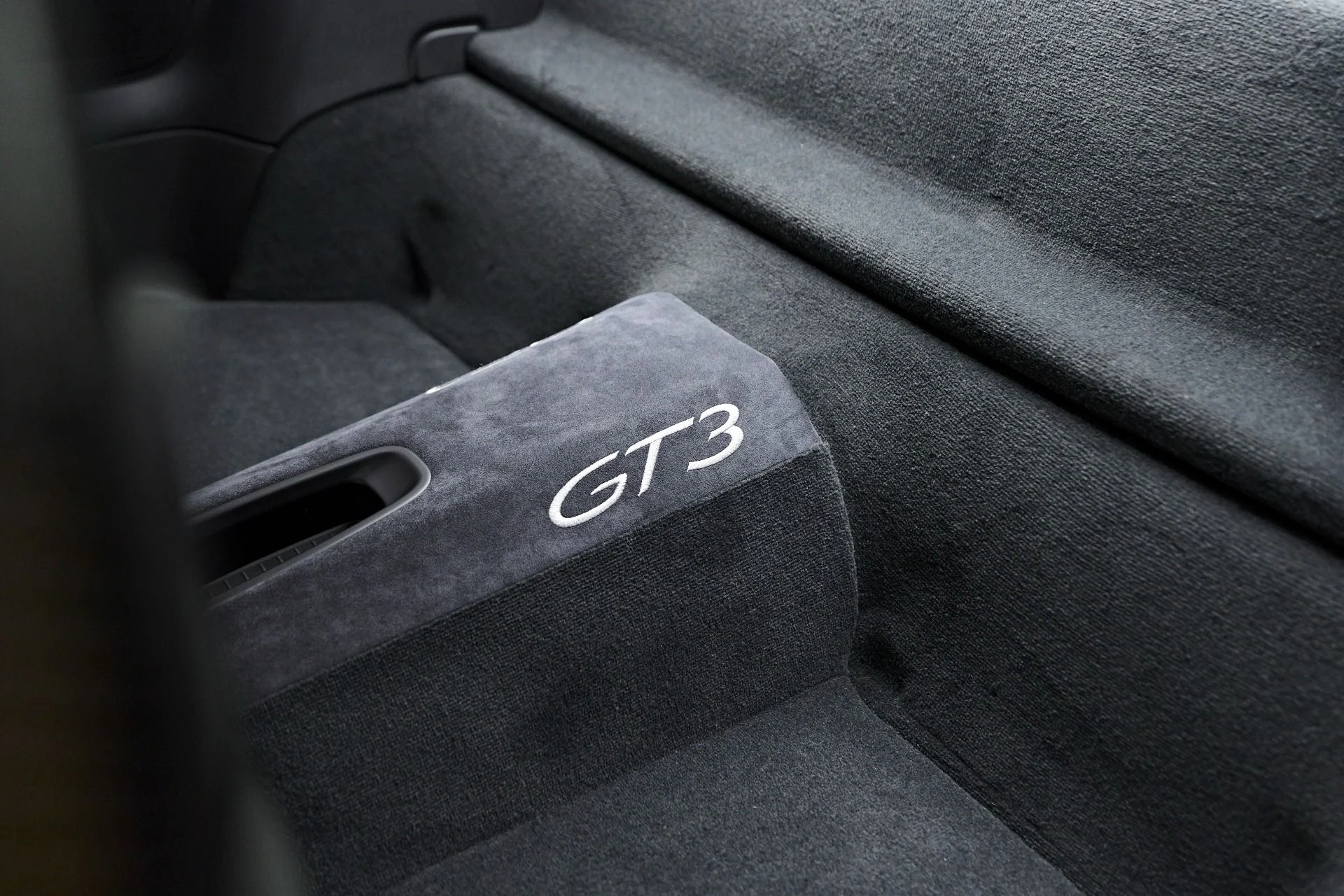 mph045_2754179941_Used_2018_Porsche_911_GT_3_1755896693_0b826f1011