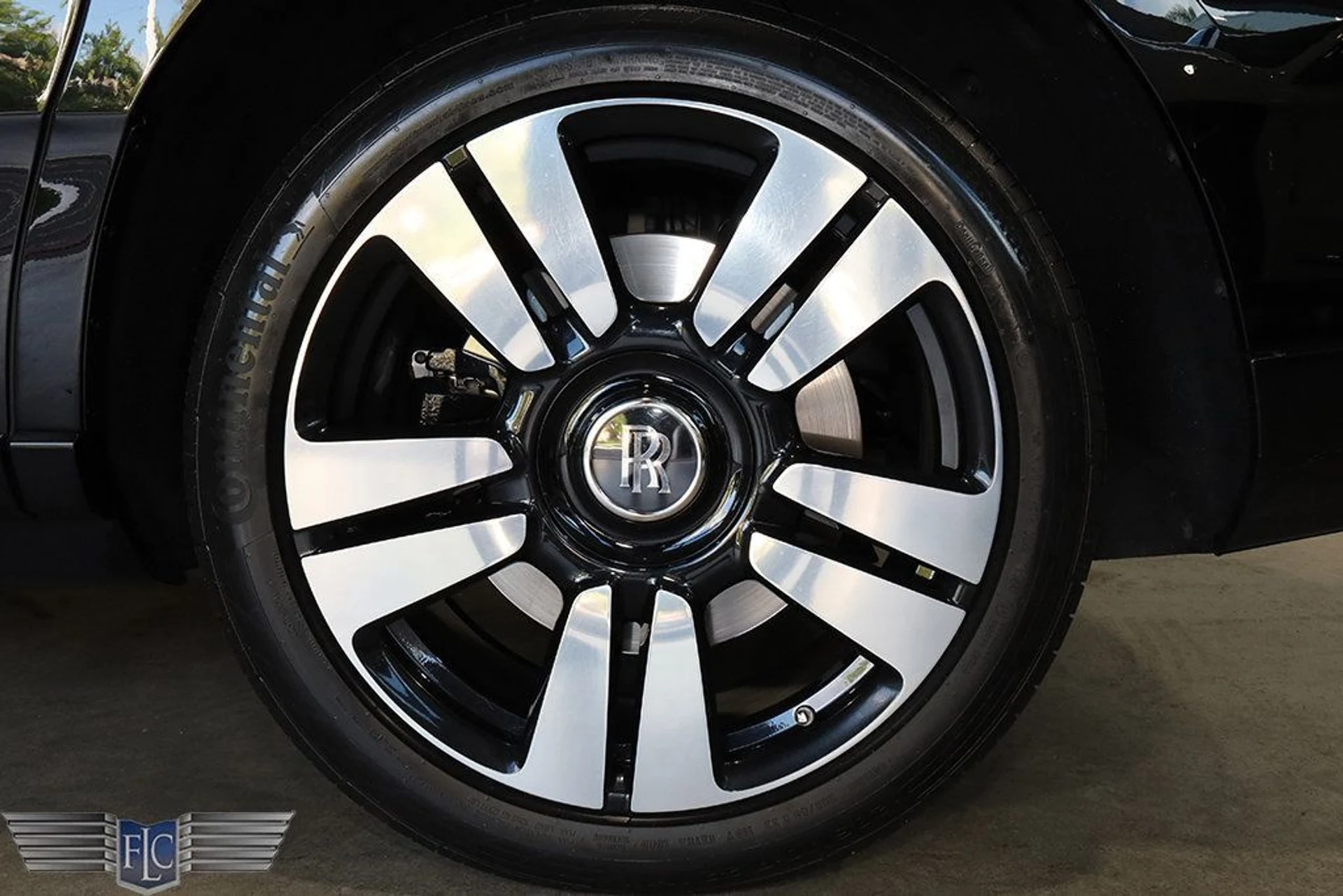 mph045_2760422359_used_2019_rolls_royce_cullinan_sportutility_9689_22937203_46_1024_d0cd69f2e2