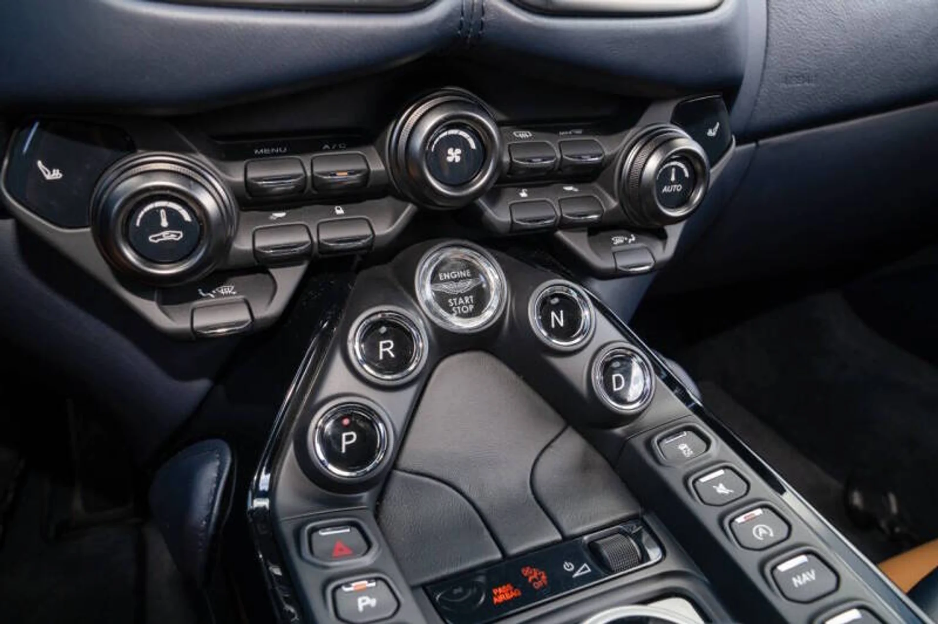 mph045_2768544007_2020_aston_martin_vantage_base_2dr_coupe_081131fac9