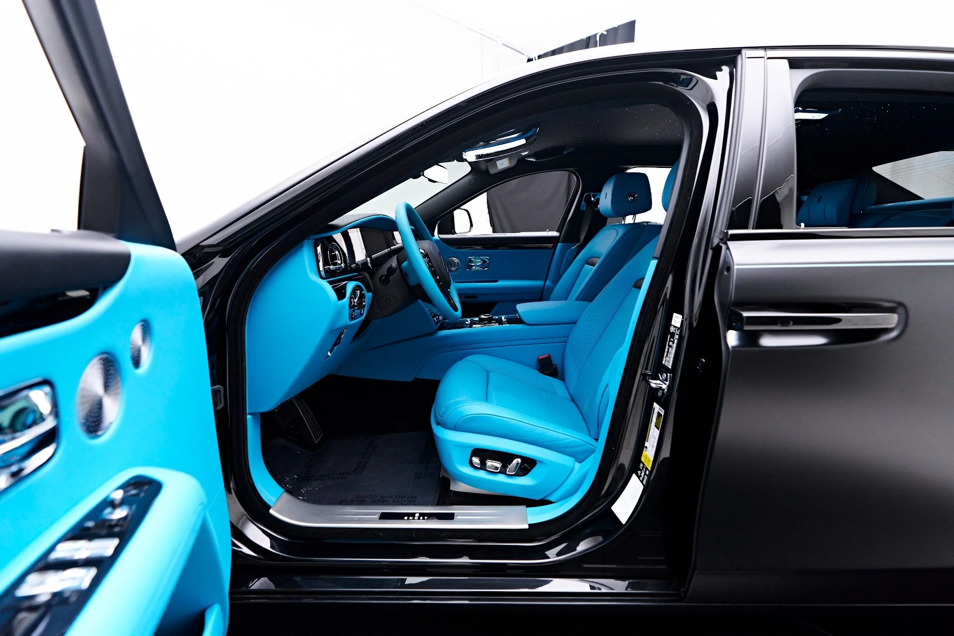 mph045_2774470910_Used_2024_Rolls_Royce_Ghost_Base_1755131984_05d55a875a