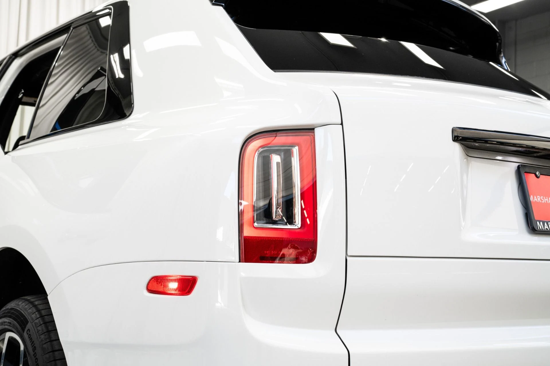 mph045_2778024326_Used_2023_Rolls_Royce_Cullinan_Black_Badge_Two_Tone_Interior_Starlight_Headliner_1762810213_0f08774a7b