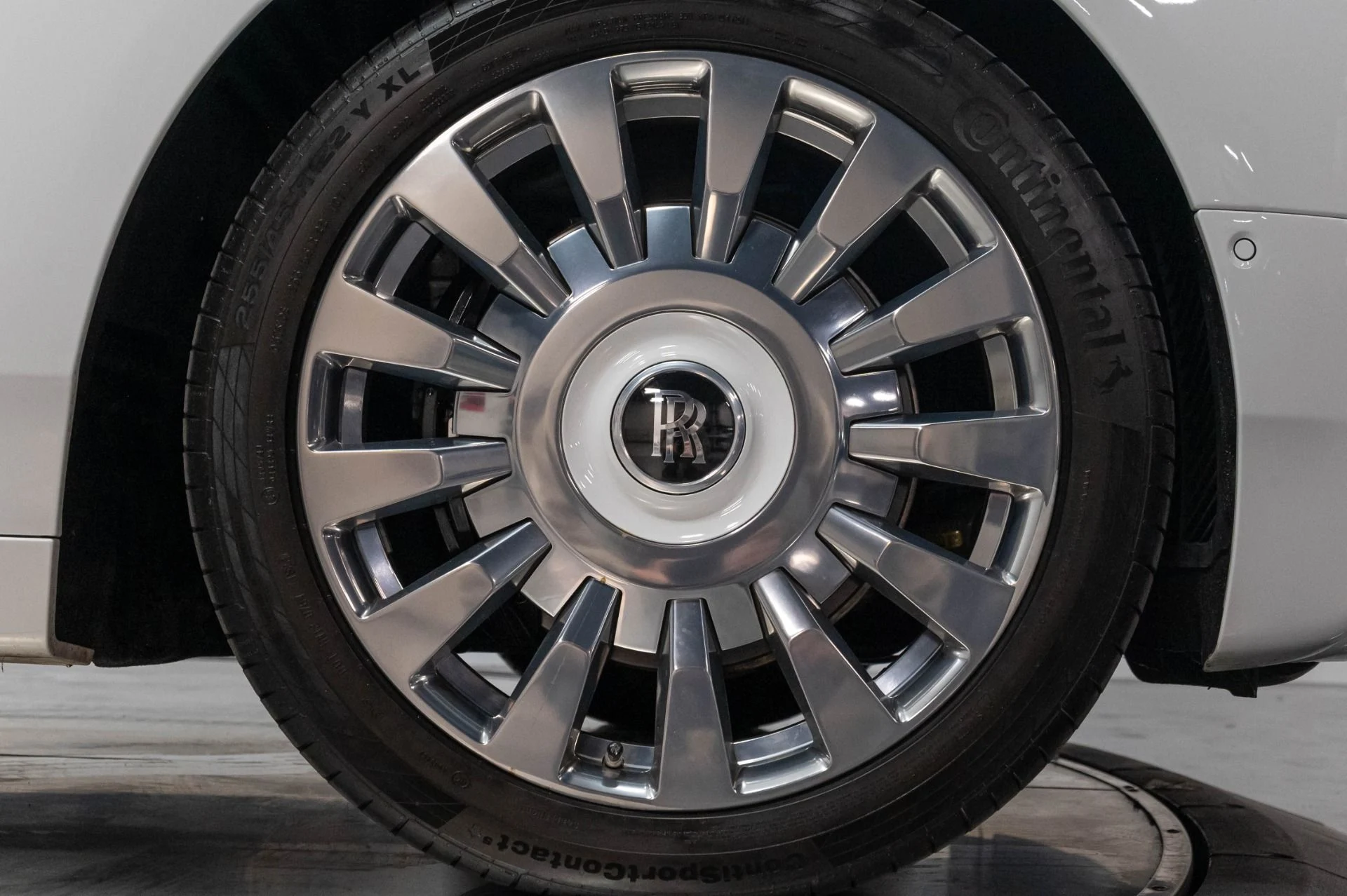 mph045_2789146118_Used_2019_Rolls_Royce_Phantom_1787168421_681601c688