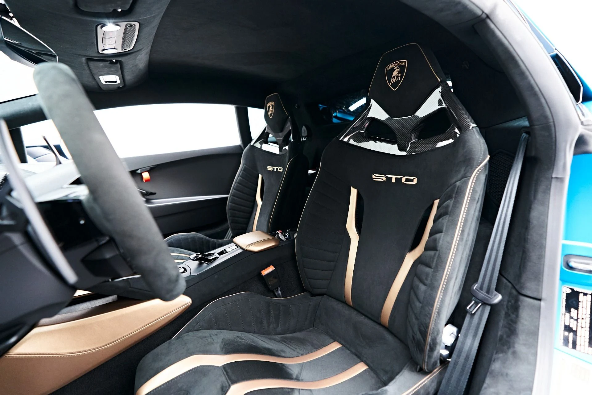 mph045_2802672396_Used_2022_Lamborghini_Huracan_STO_Base_1732754503_a9e537eeb5