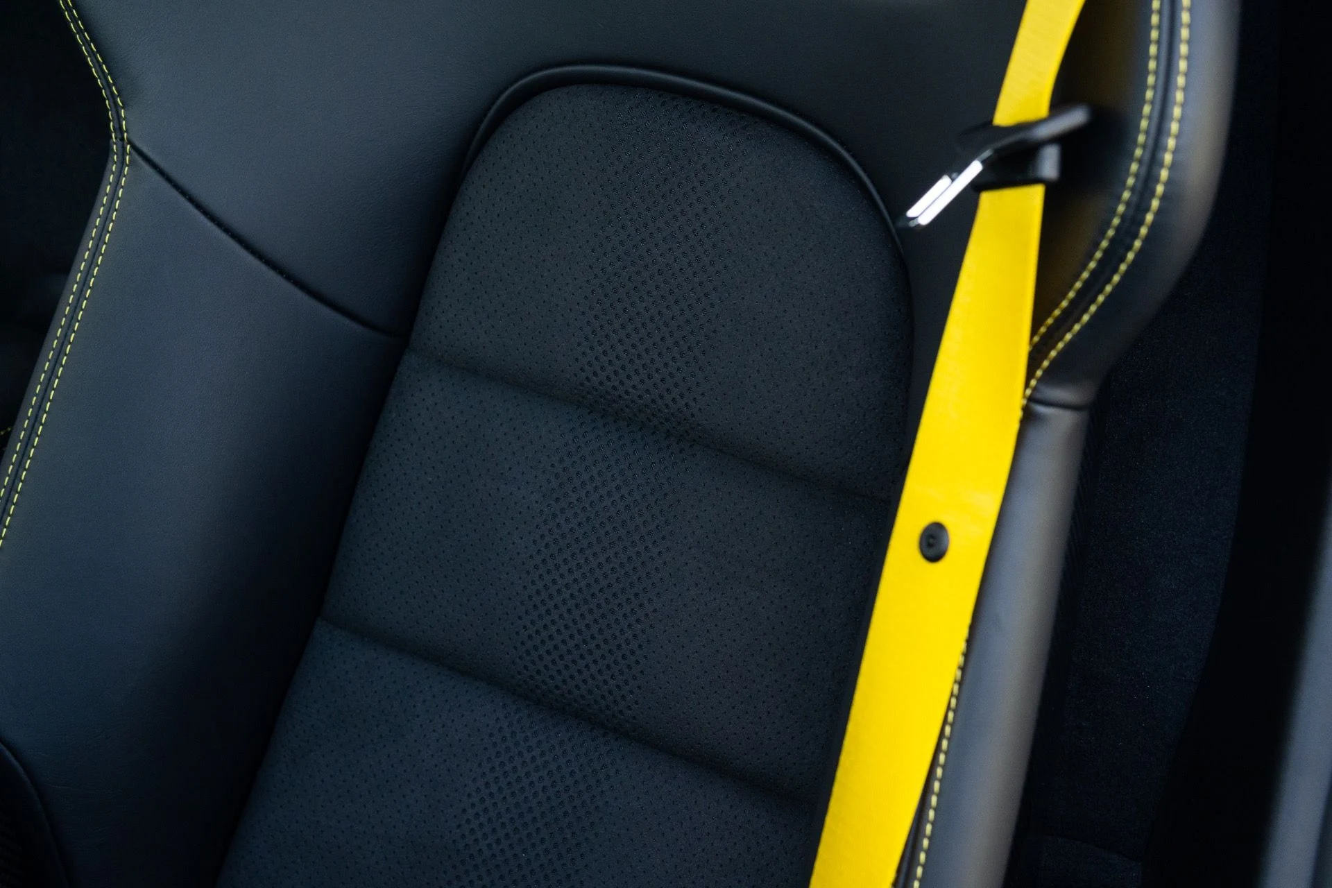 mph045_2810628889_Used_2024_Porsche_718_Cayman_GT_4_RS_1775021157_eee7859584