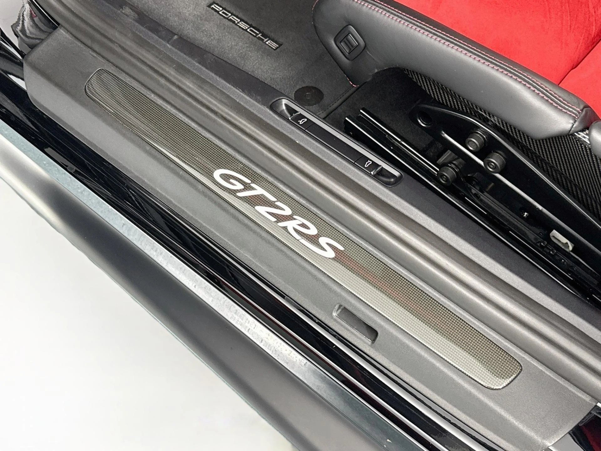 mph045_2822102948_Used_2018_Porsche_911_GT_2_RS_1785886177_2790f1430a