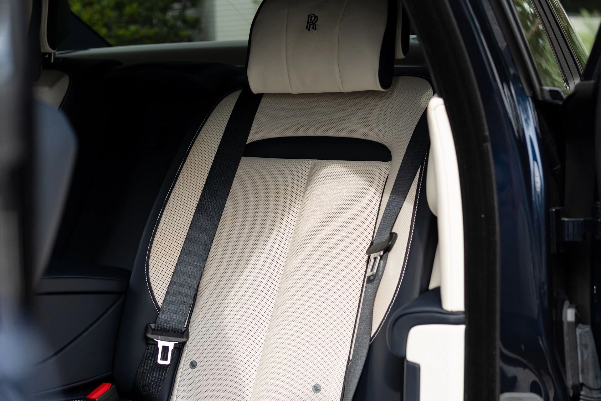 mph045_2822270967_Used_2023_Rolls_Royce_Black_Badge_Ghost_1765569637_f82a5eebbf