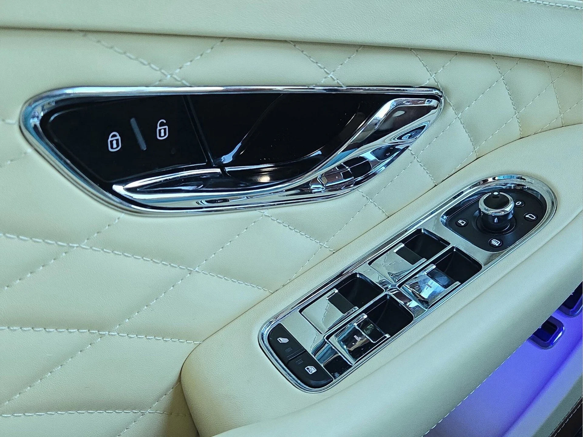 mph045_2839547936_1ffd6a99be6923f158ca02172af6e331x_e626166a24