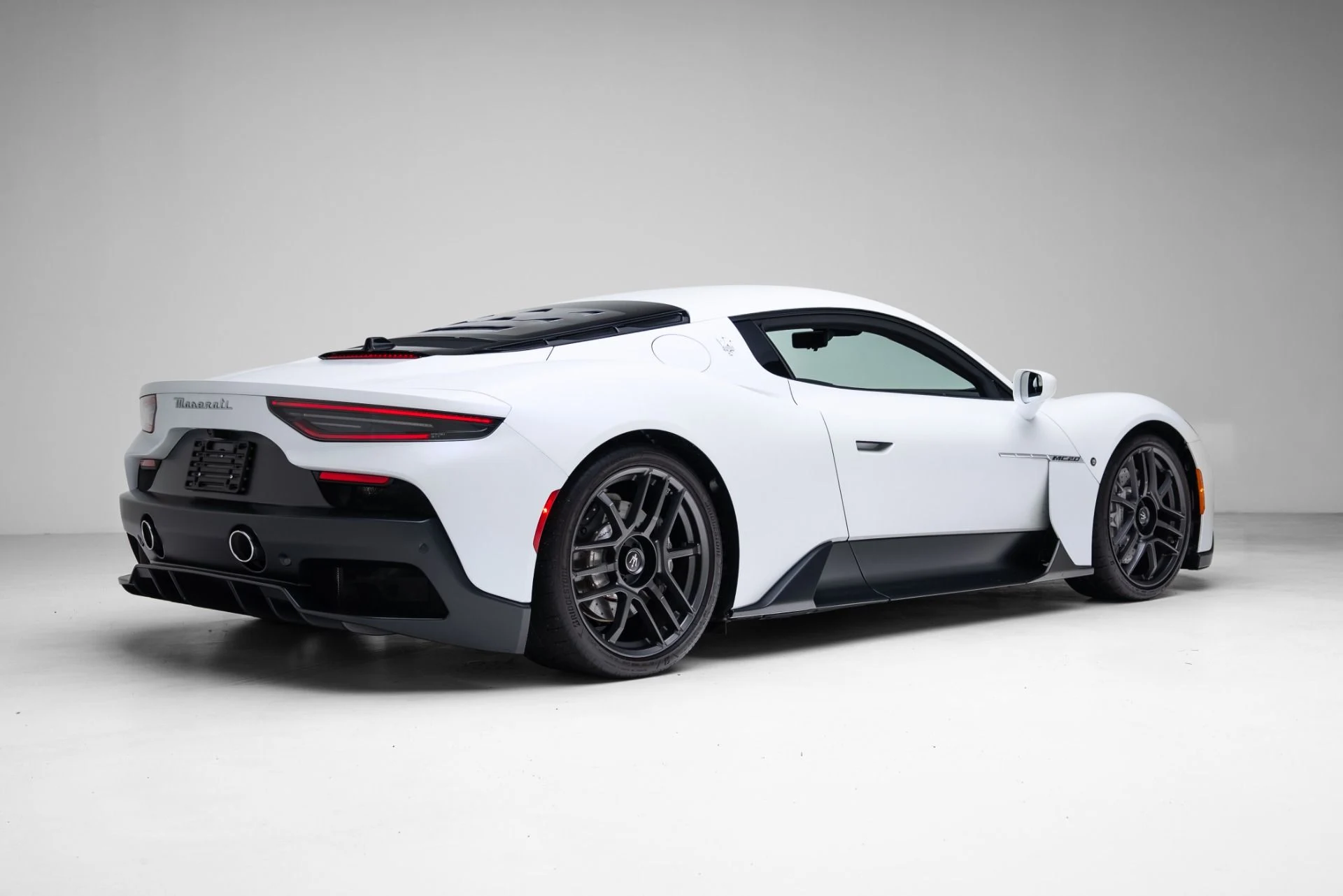 mph045_2854782204_Used_2023_Maserati_MC_20_1771372792_fbc052b13d