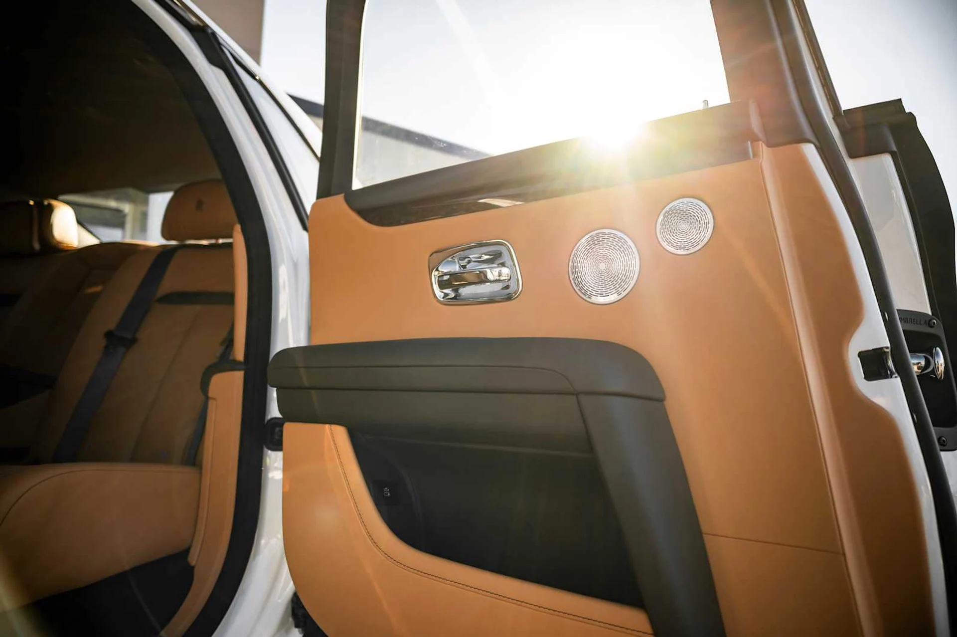 mph045_2860202906_54eef5a6a2c352a9be74404302d63360x_219657358a