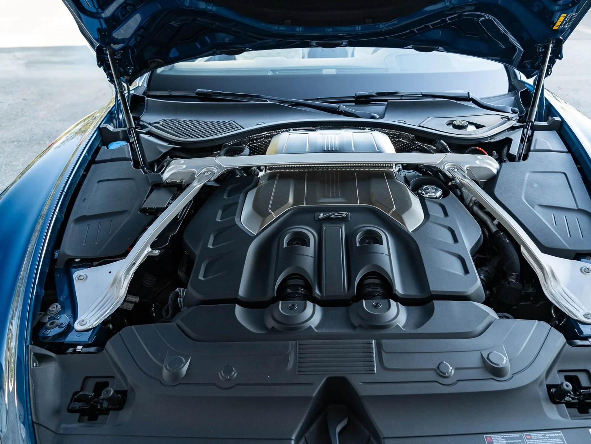 mph045_2879976791_Used_2022_Bentley_Continental_GT_V8_1764022033_20698bd598