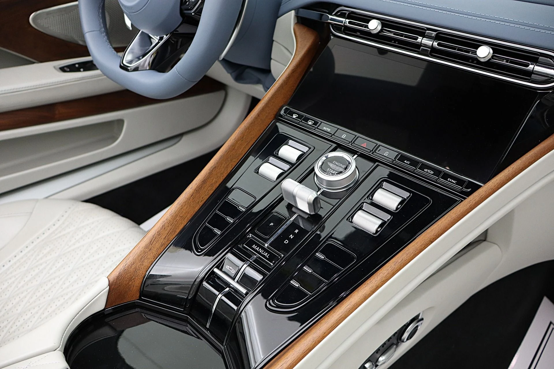 mph045_2880143700_New_2026_Aston_Martin_DB_12_Volante_d383f4fd33