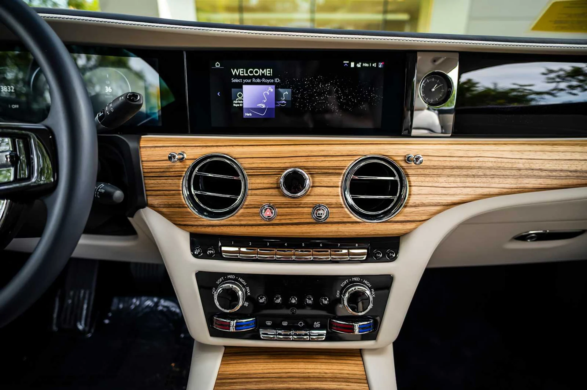 mph045_2898590551_d66cd2154e954915629d0acfb20c1c56x_da1e565f47