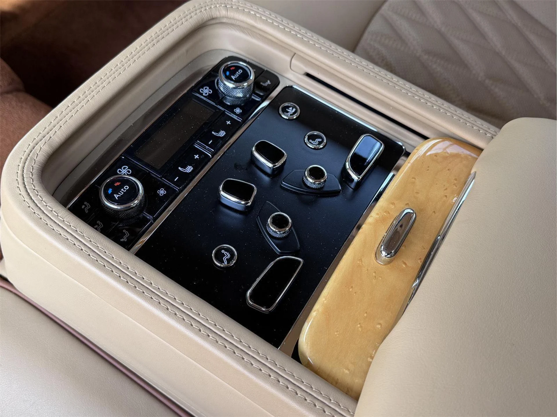 mph045_289925987_8b84047efe5b7d498565a3b095852a51_1d388ffc9d