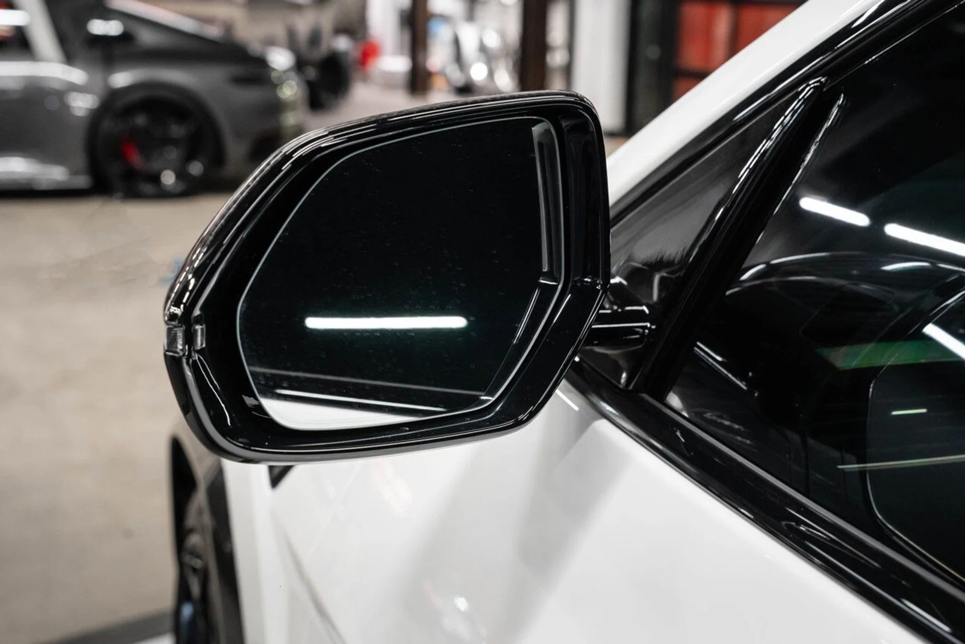 mph045_2929994382_lamborghini_urus_2023_0a9c2f19de