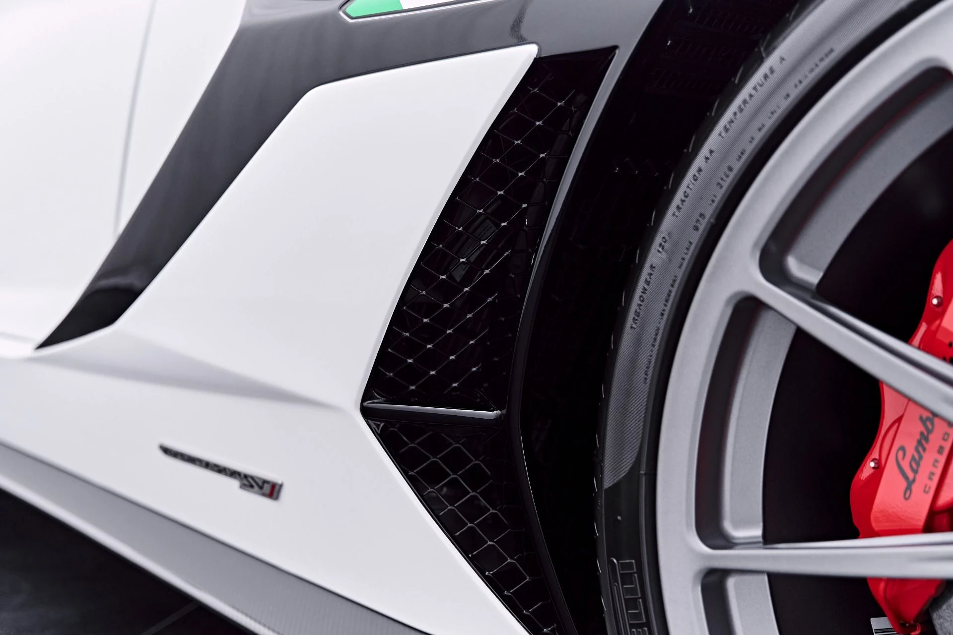 mph045_2944095804_Used_2021_Lamborghini_Aventador_SVJ_Base_1784080218_9d7858fa51