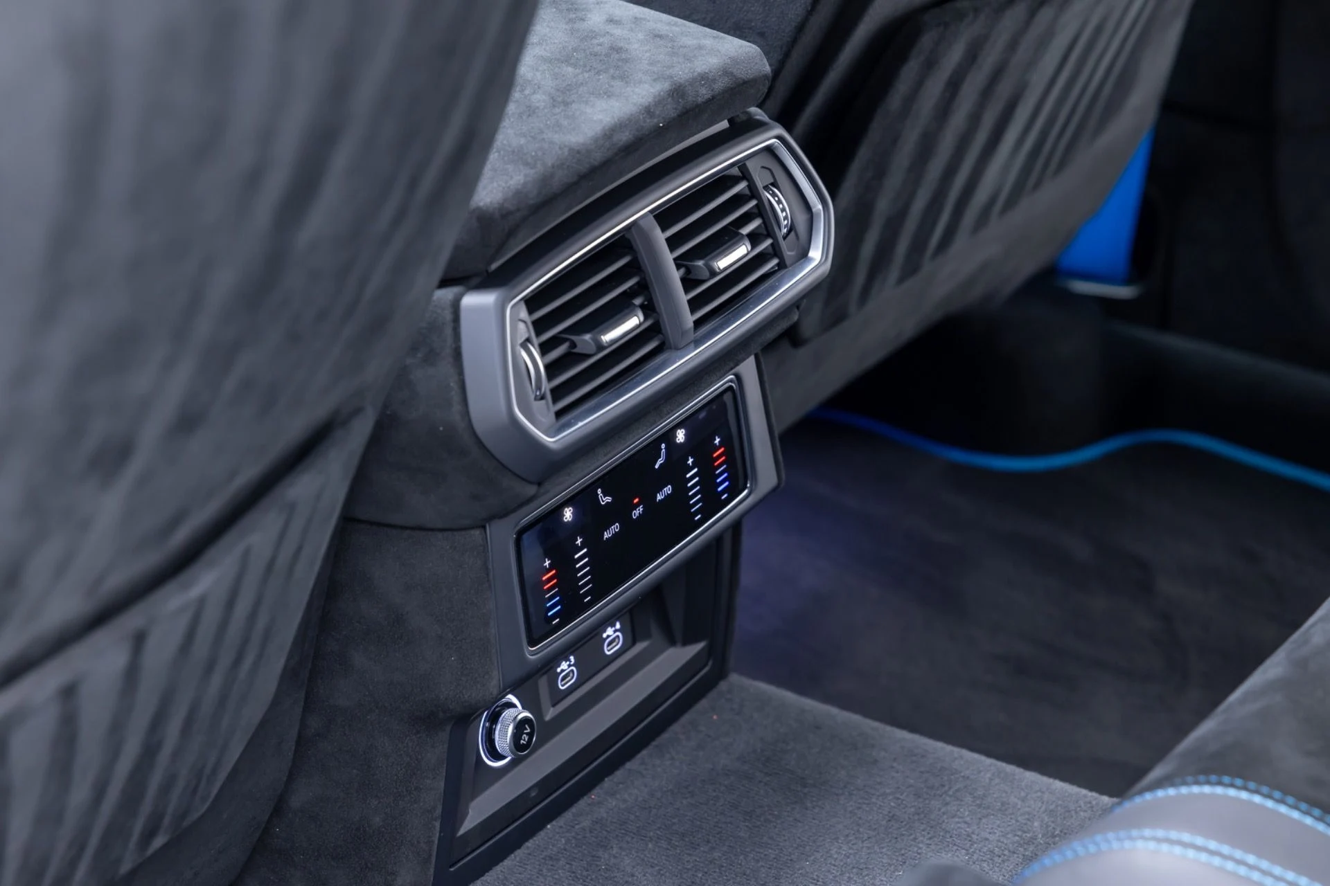 mph045_2950056619_13287_p46_l_dc114b7805