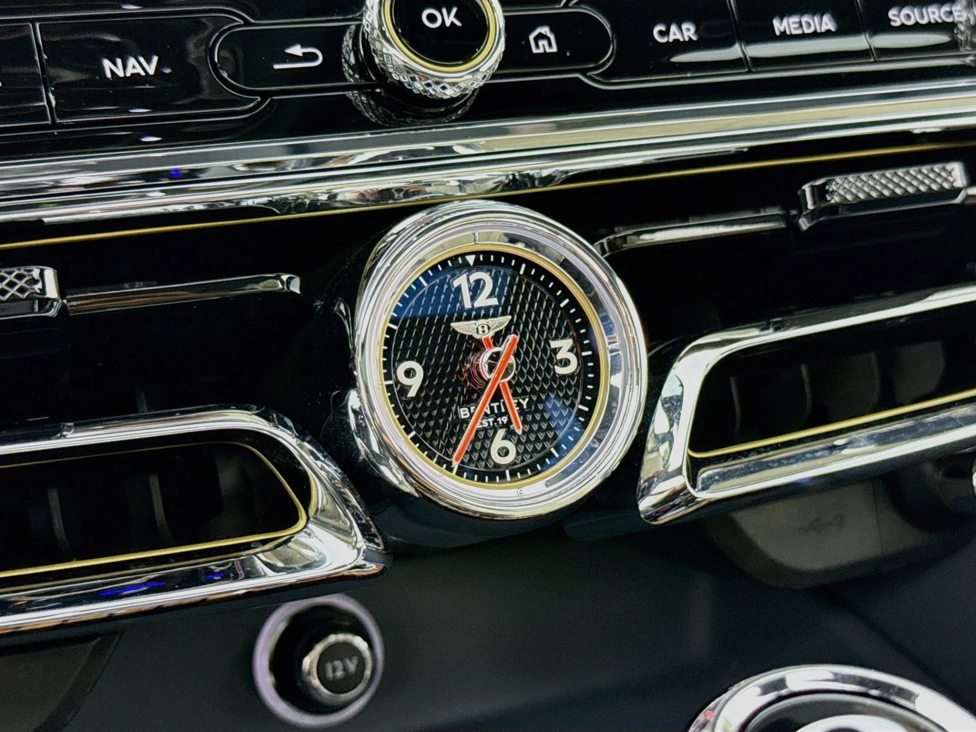 mph045_2968977110_Used_2022_Bentley_Flying_Spur_V8_1787092915_0793a94235