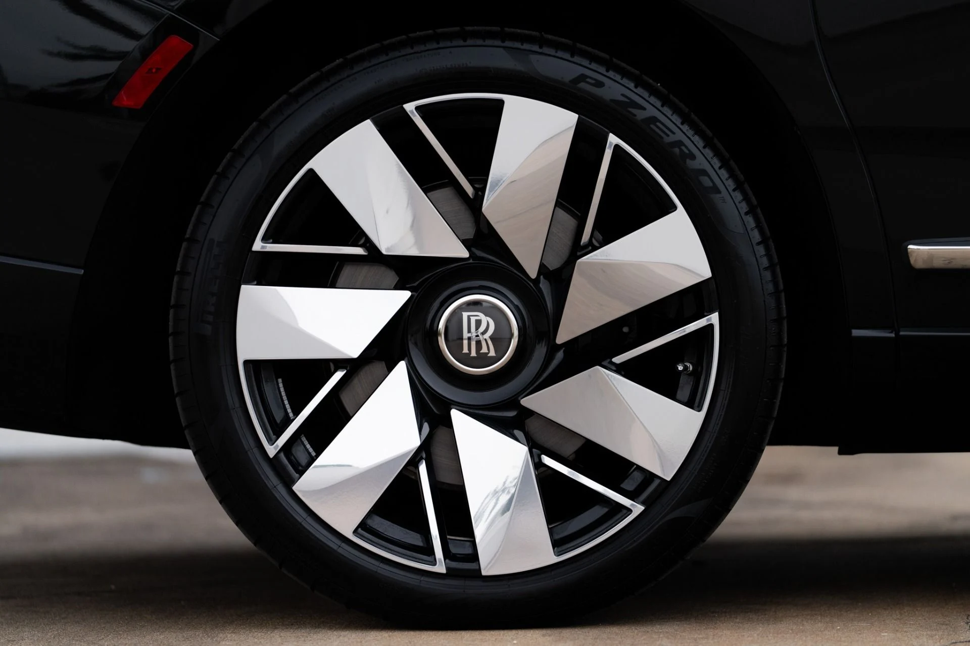 mph045_2969266788_Used_2026_Rolls_Royce_Cullinan_1765925177_4caa30be56