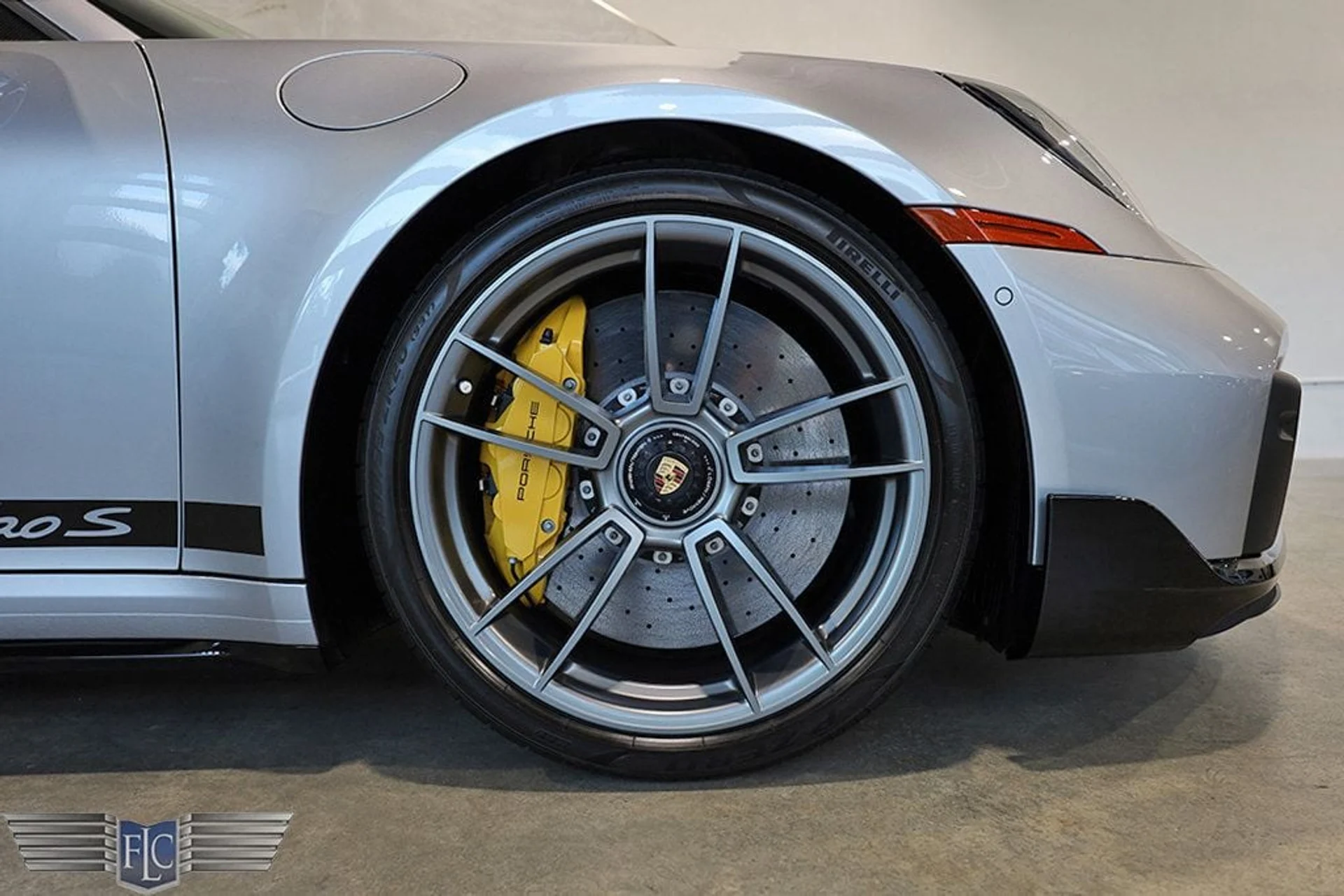 mph045_2971185768_used_2024_porsche_911_turboscabriolet_9689_22937048_46_1024_09e22e429c