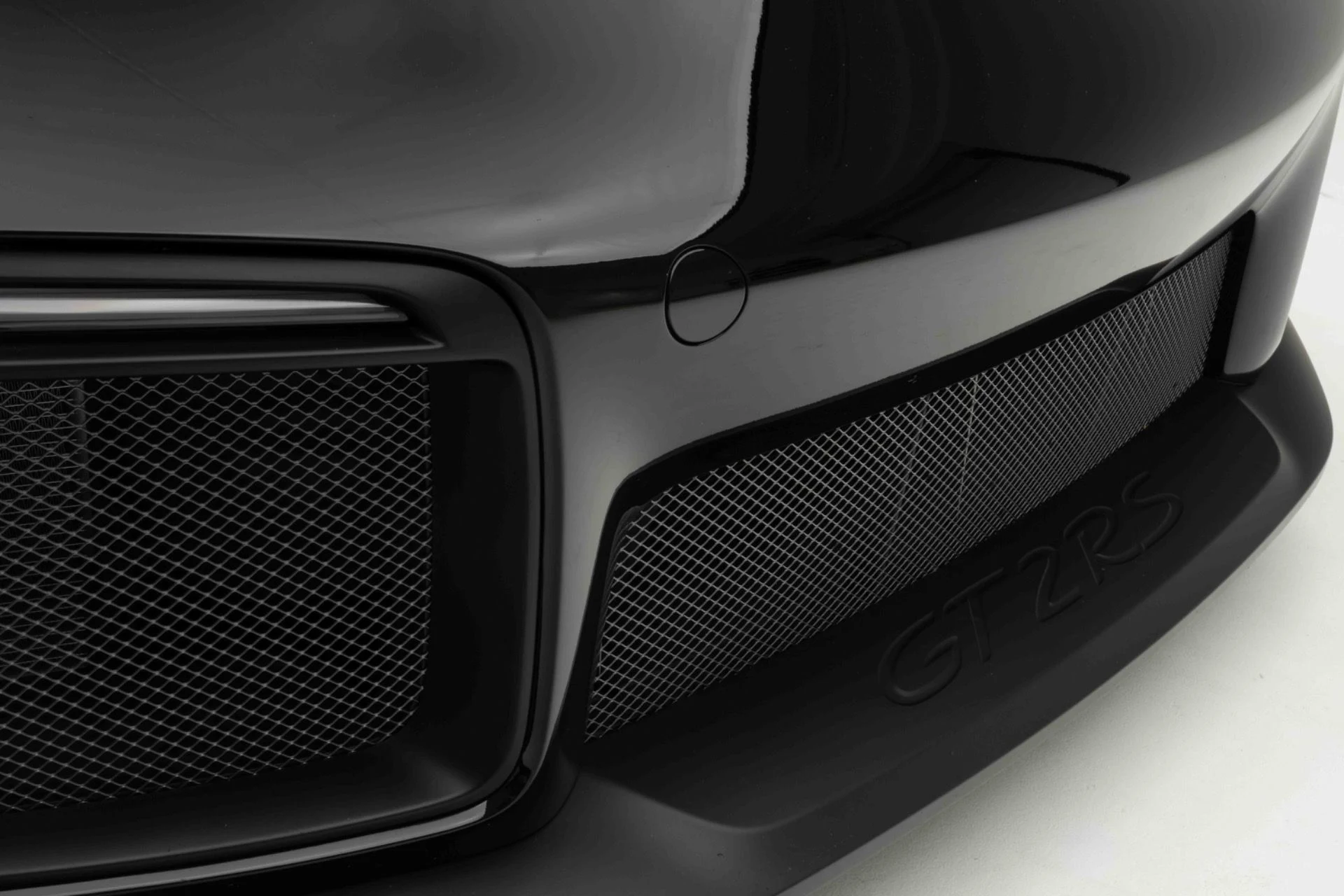 mph045_2977432327_Used_2018_Porsche_911_GT_2_RS_1774025666_95e29cc4fb