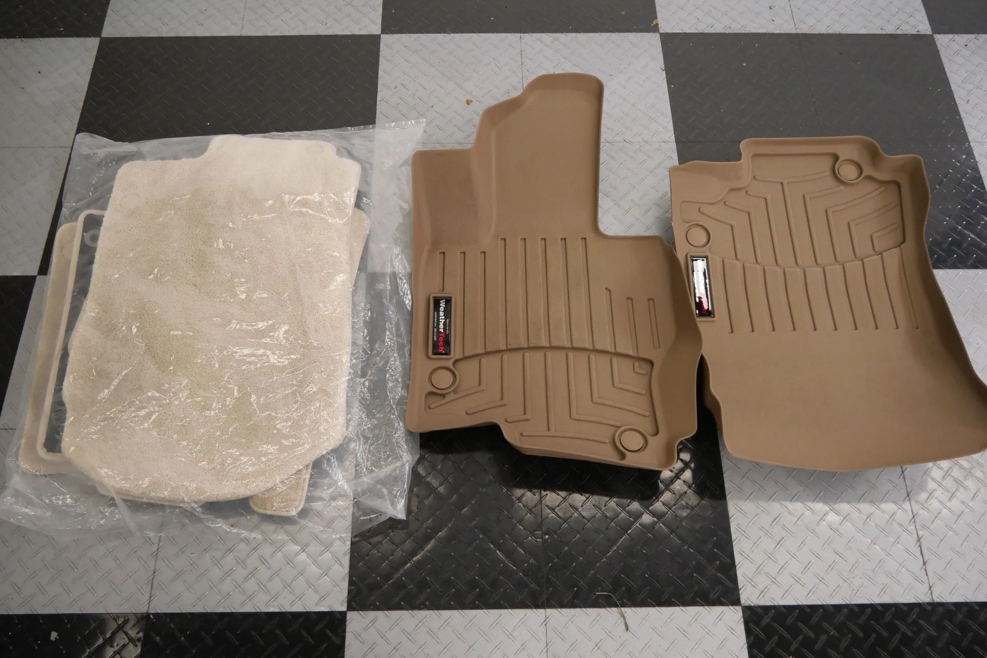 mph045_2978909157_Used_2022_Mercedes_Benz_Maybach_GLS_600_4_MATIC_Beautiful_Colors_Four_Seat_Configuration_Walnut_Trim_1776795080_6505ca7cbf