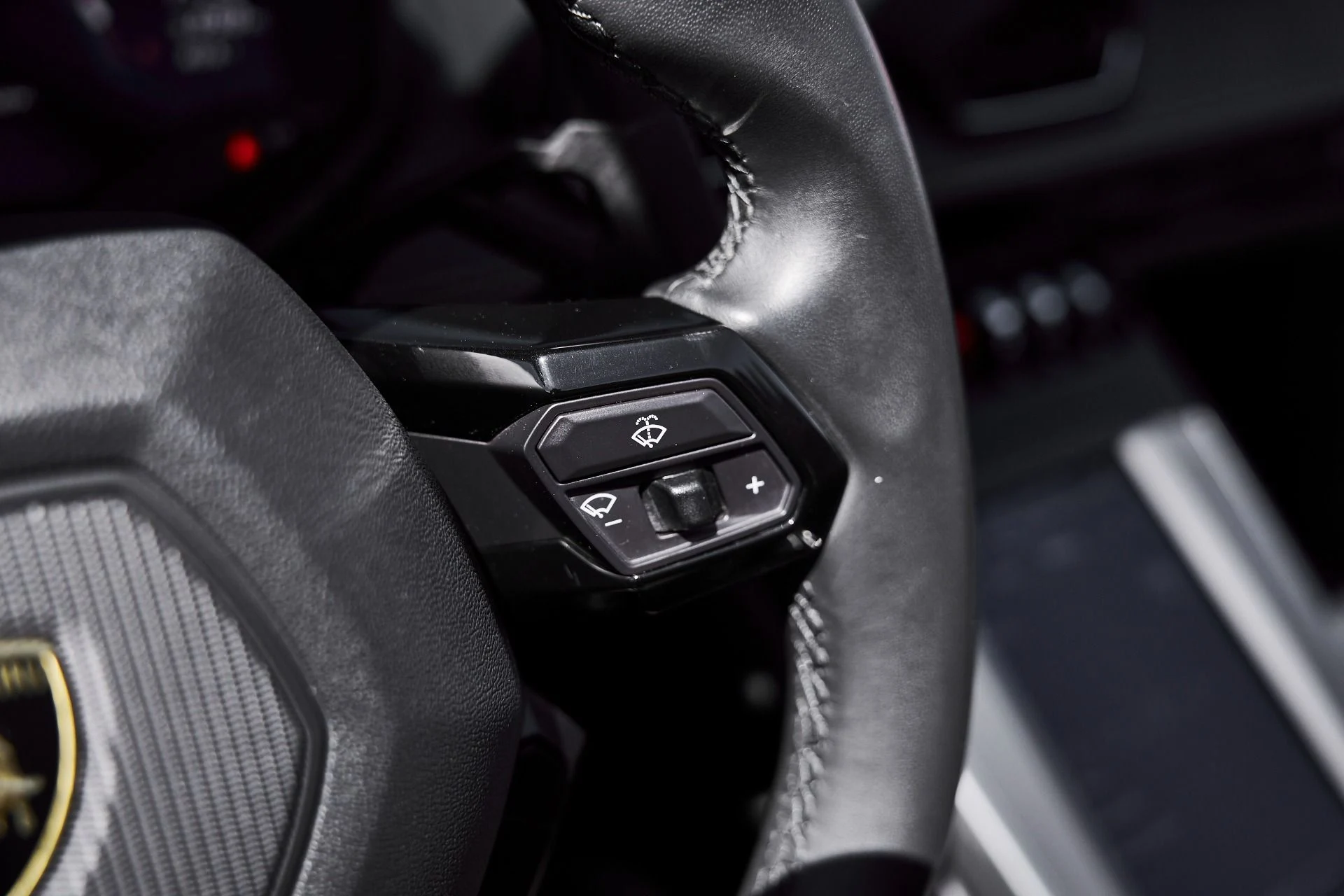 mph045_2979205876_Used_2023_Lamborghini_Huracan_EVO_Base_1776733451_c16495442b