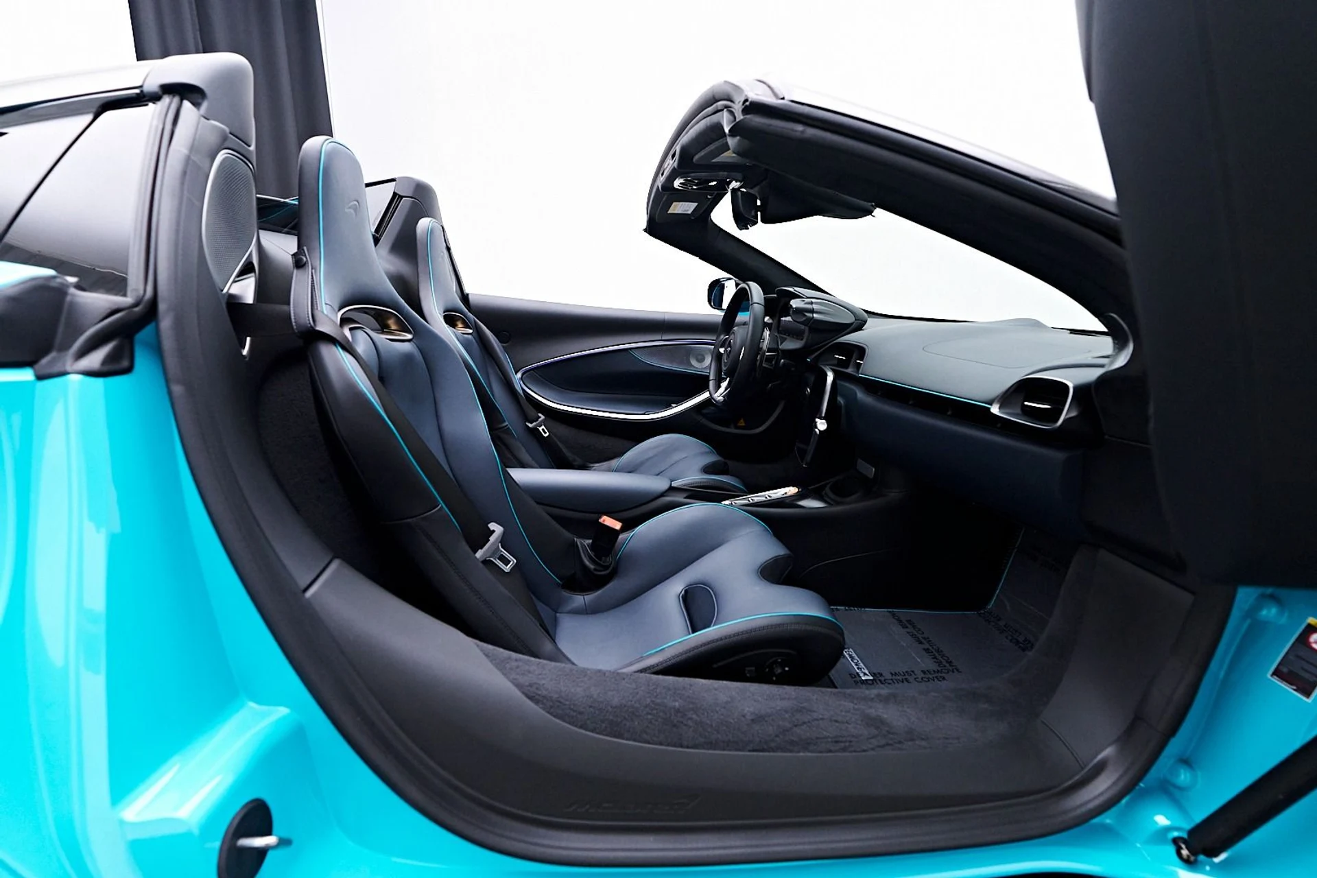 mph045_2999898359_Used_2025_Mc_Laren_Artura_Tech_Lux_1745952984_b764378cb0