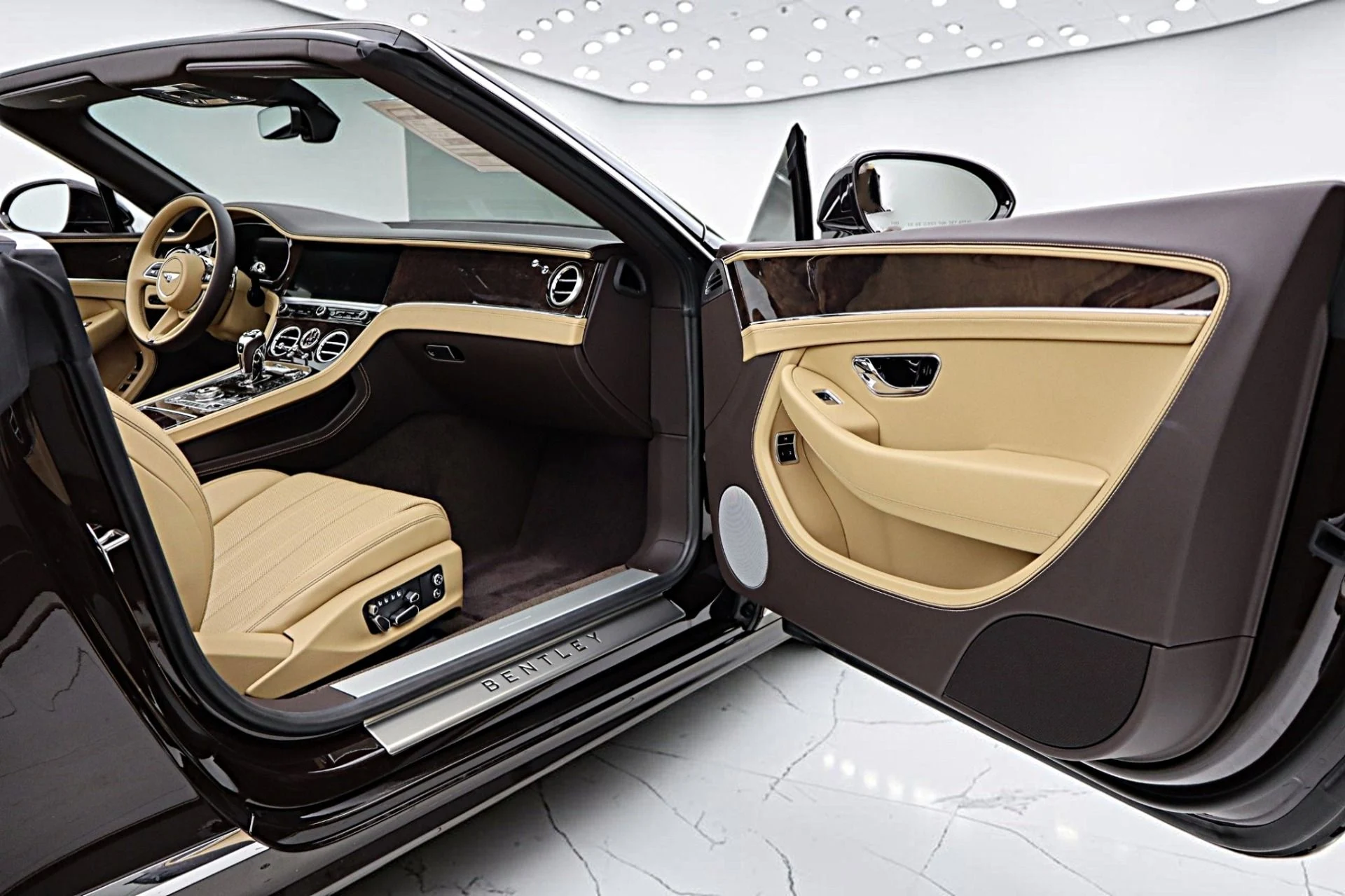 mph045_3005289114_New_2026_Bentley_Continental_GTC_83c2336cd0