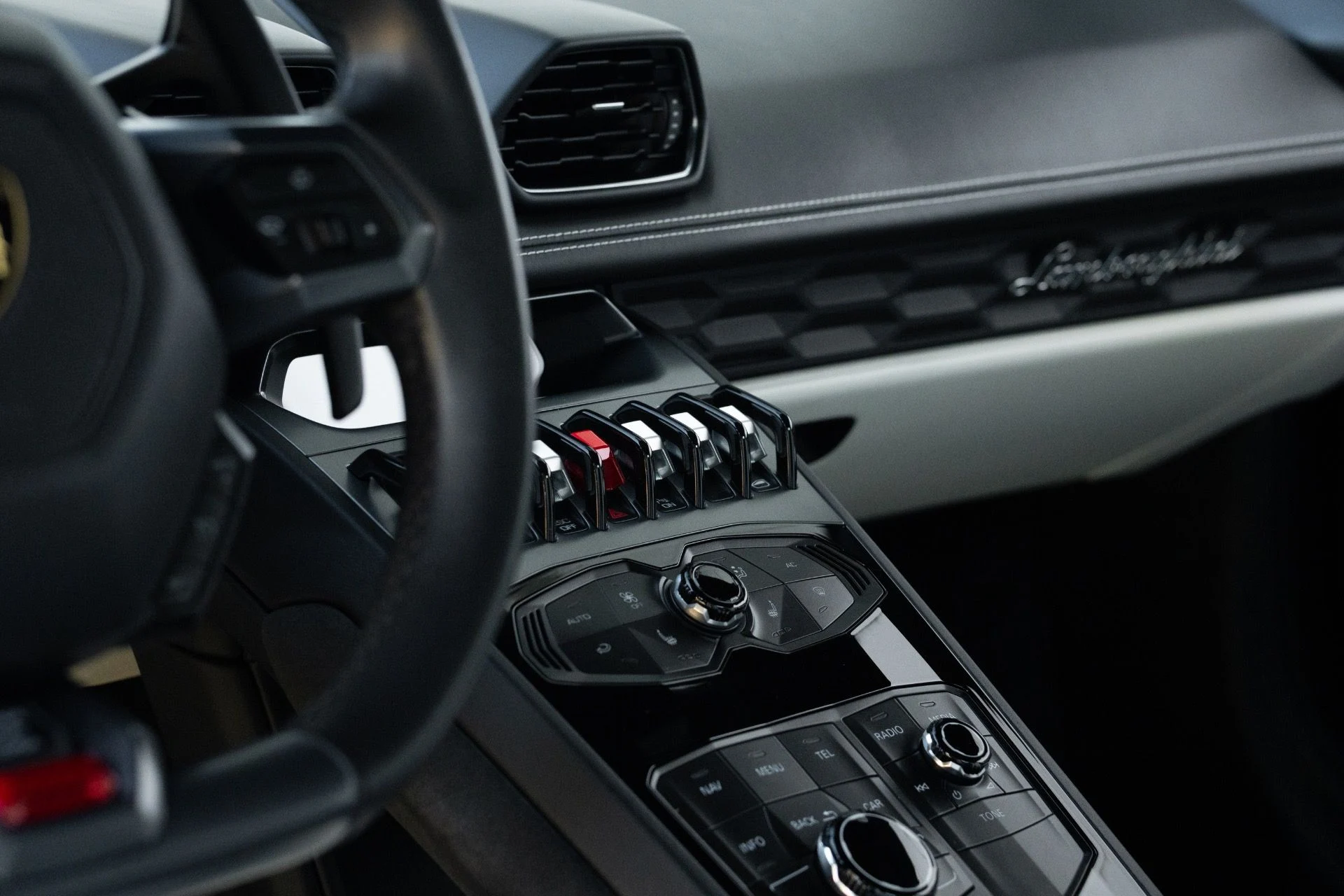 mph045_3023038736_Used_2016_Lamborghini_Huracan_LP_610_4_1771995727_ca020145af