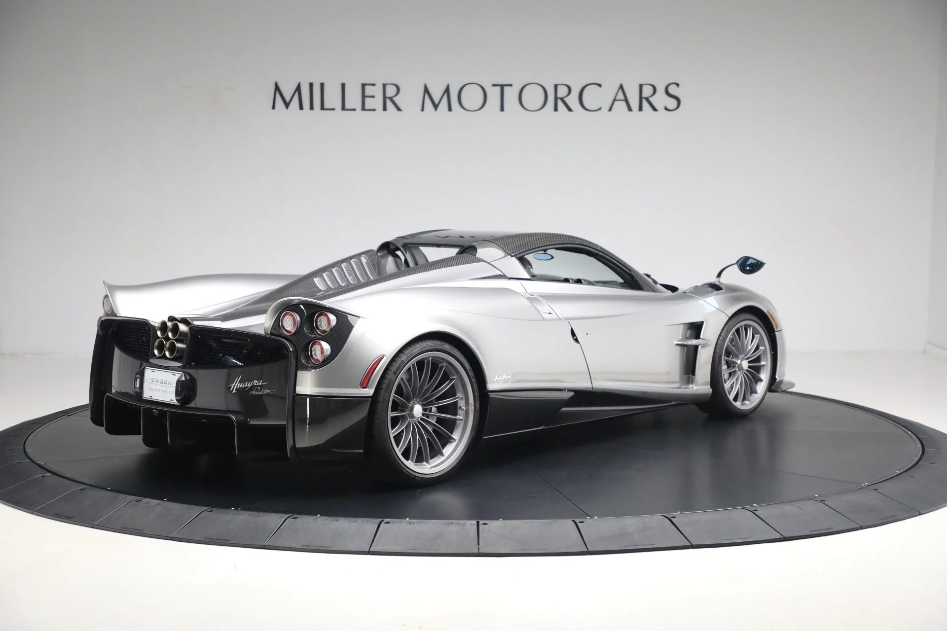 mph045_3029021823_Used_2017_Pagani_Huayra_Roadster_1769208327_8b8ffad24c