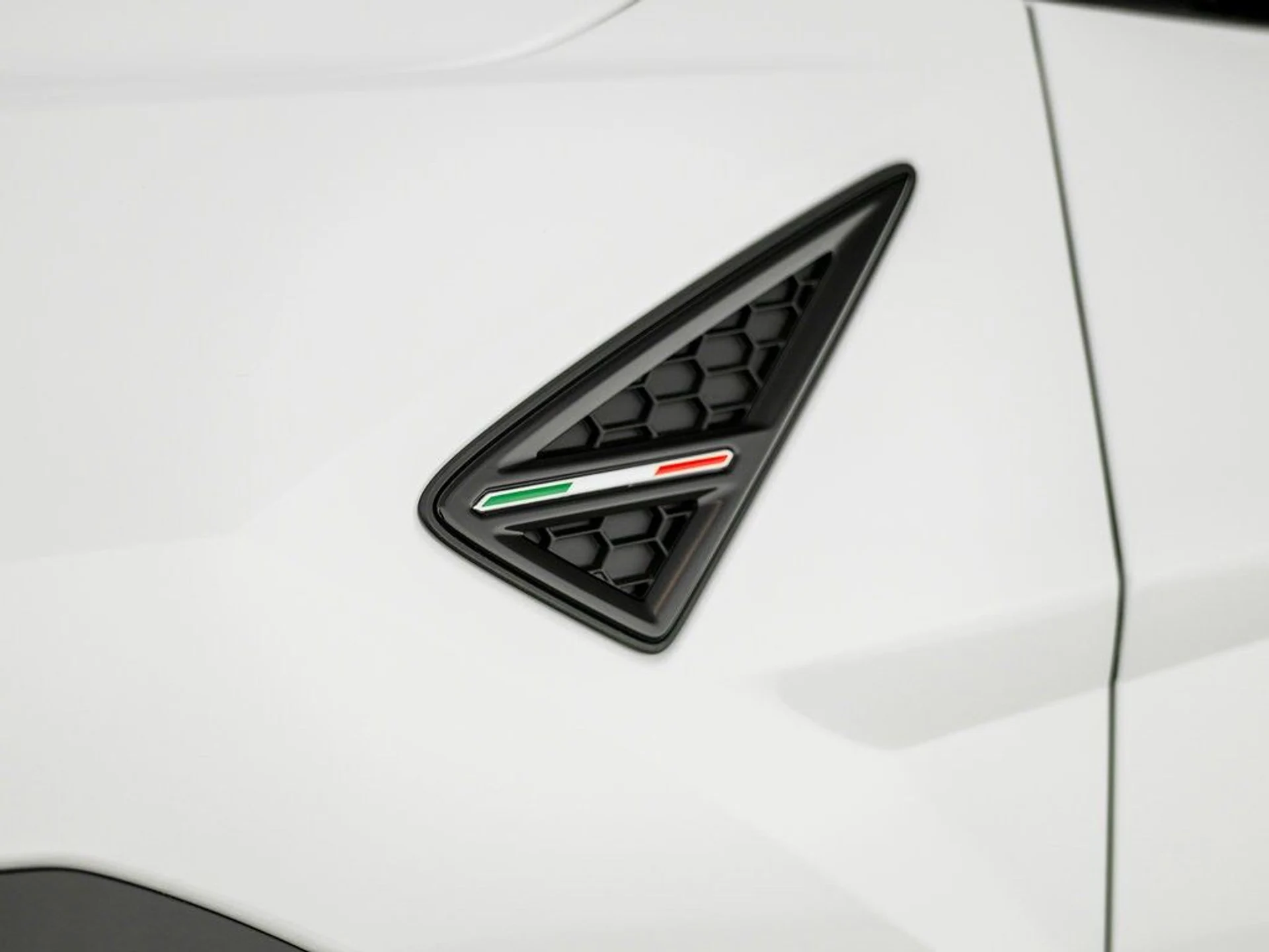 mph045_3037812486_48ae416847b7365010bfe032d0056b59x_e29fe14936