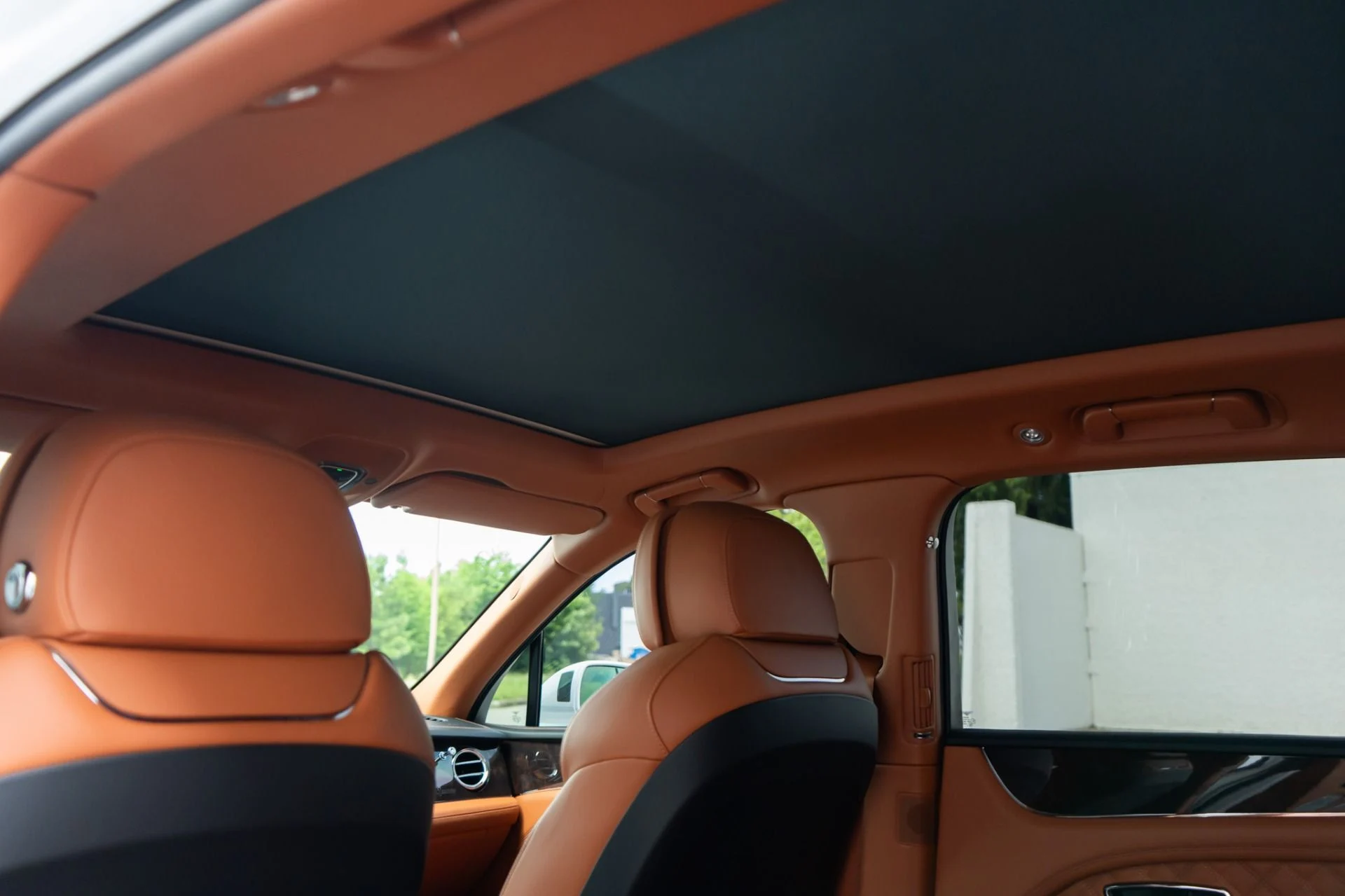 mph045_304517285_Used_2021_Bentley_Bentayga_V8_1780518091_8f37c48e44