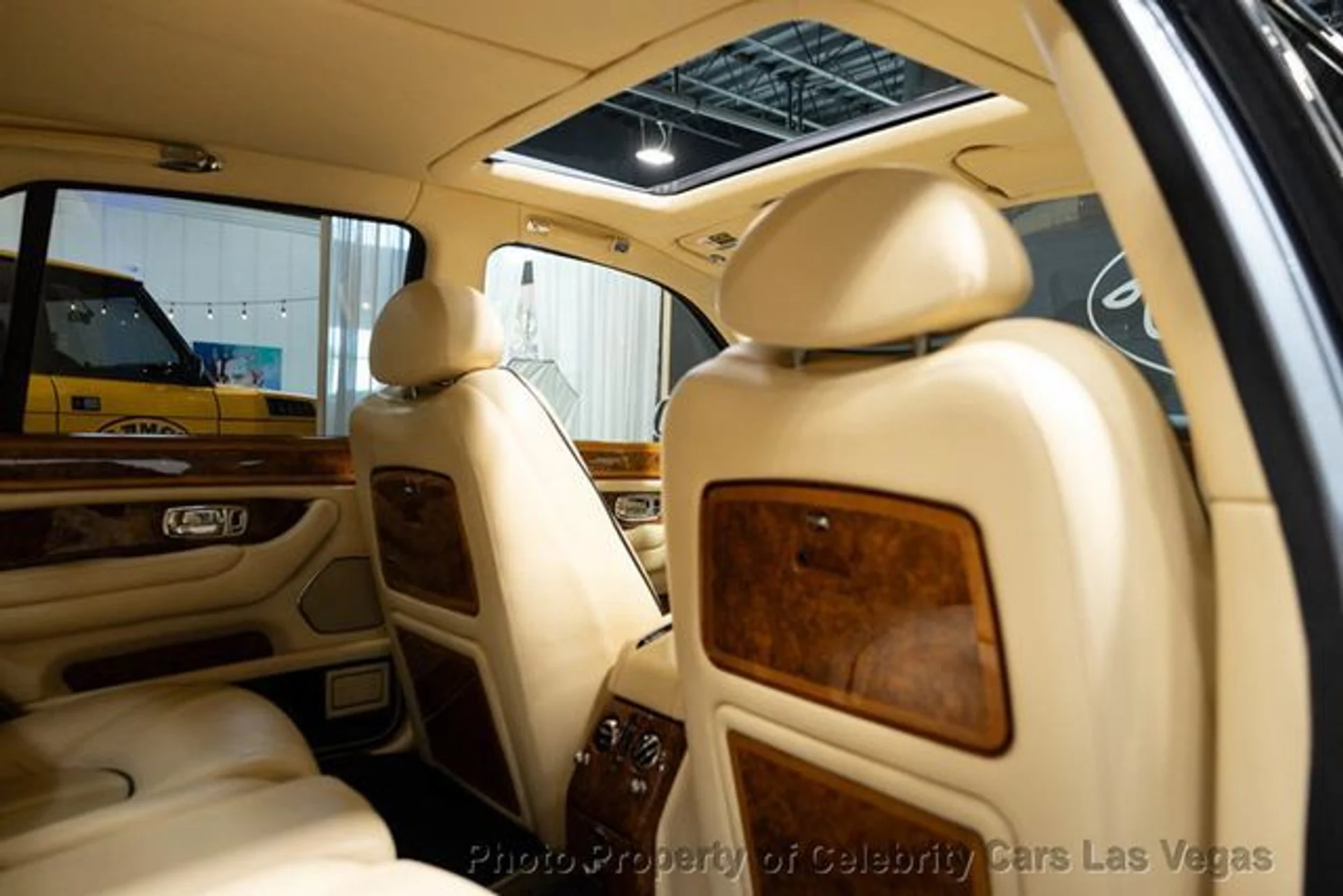 mph045_3054599551_used_2002_rolls_royce_silver_seraph_lastofline1of120forus170totalworldwide_9707_23079302_50_640_0aa448ca6d